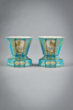 Coppia di vasi in porcellana francese con fondo turchese su supporto, circa 1860