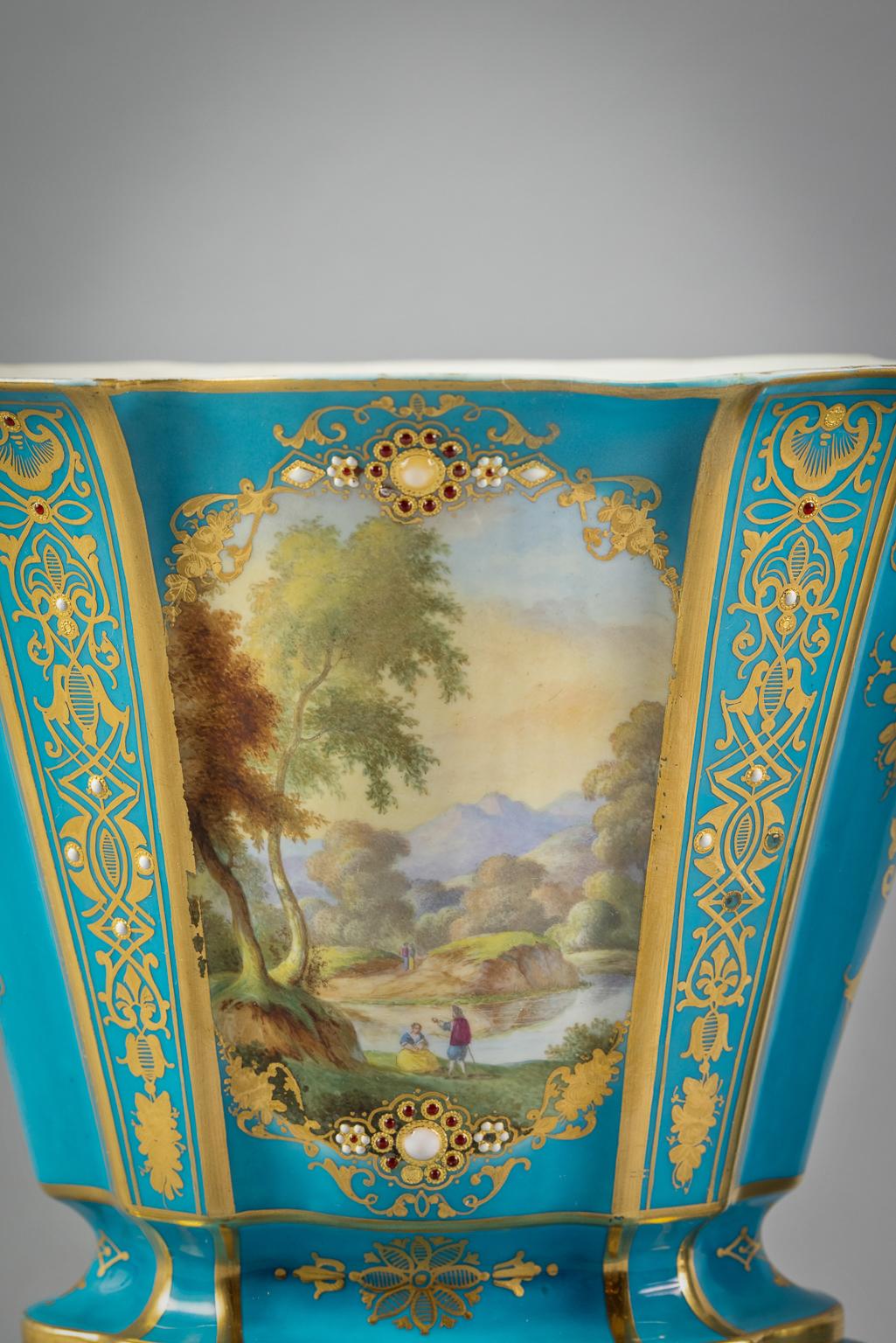 Paar französische Porzellanvasen mit türkisfarbenem Grund auf Ständern, um 1860 im Angebot 3