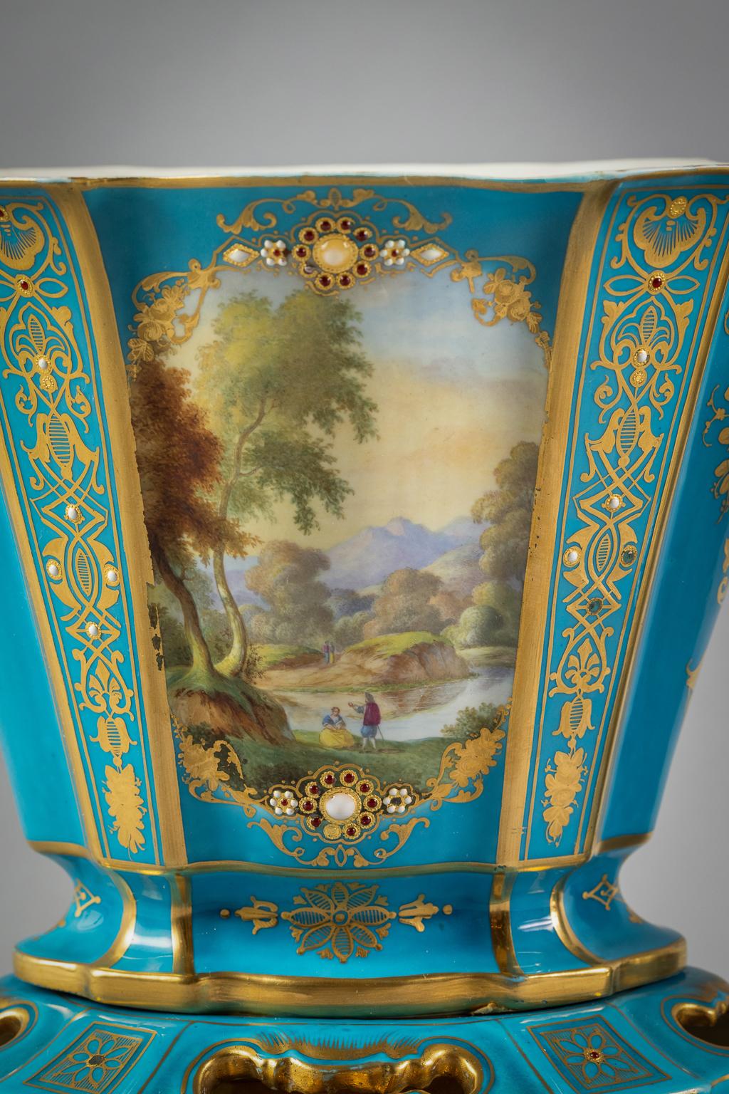 Paar französische Porzellanvasen mit türkisfarbenem Grund auf Ständern, um 1860 im Angebot 4