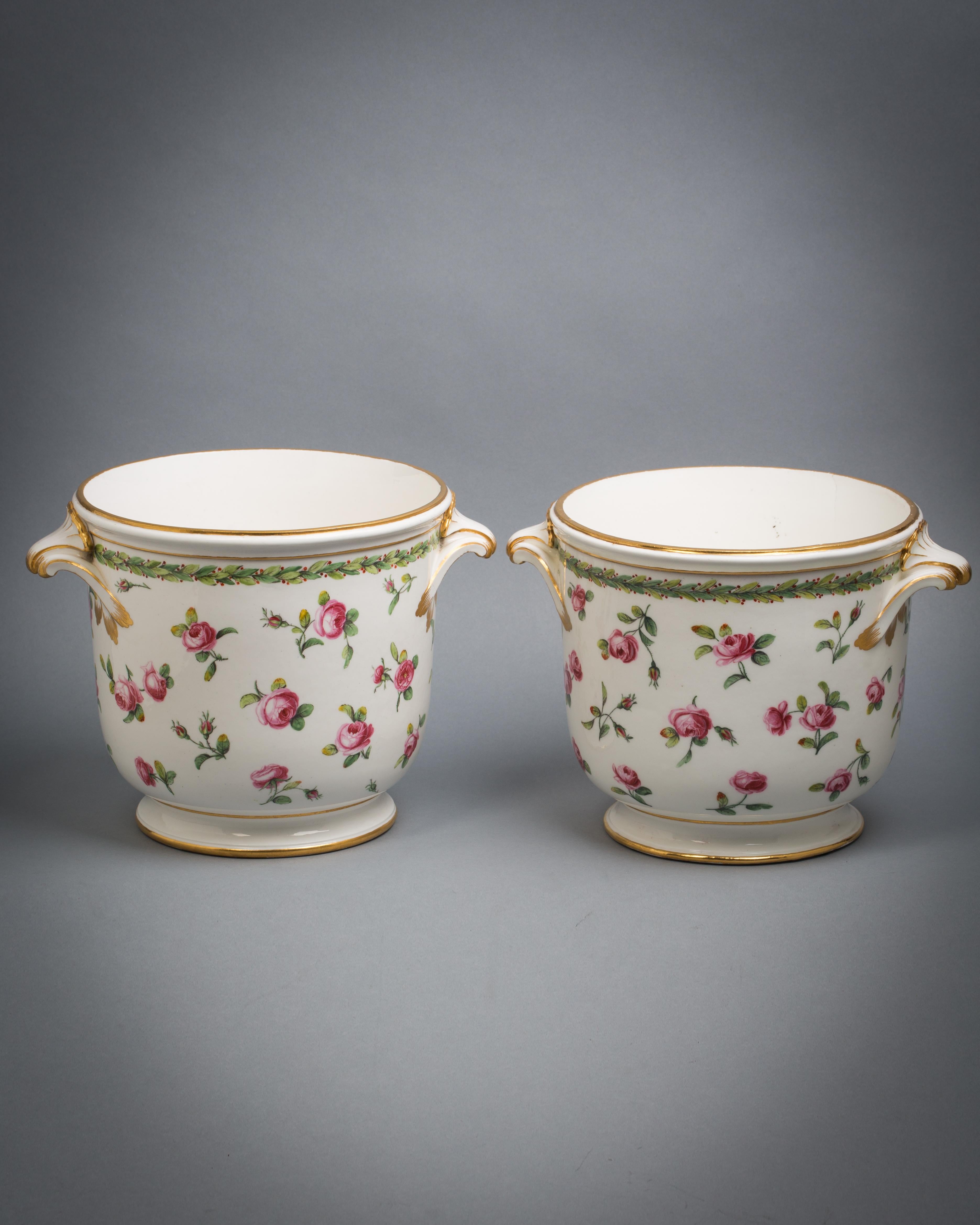 Coppia di refrigeratori per vino in porcellana francese, Sevres, 1776 circa In condizioni buone in vendita a New York, NY