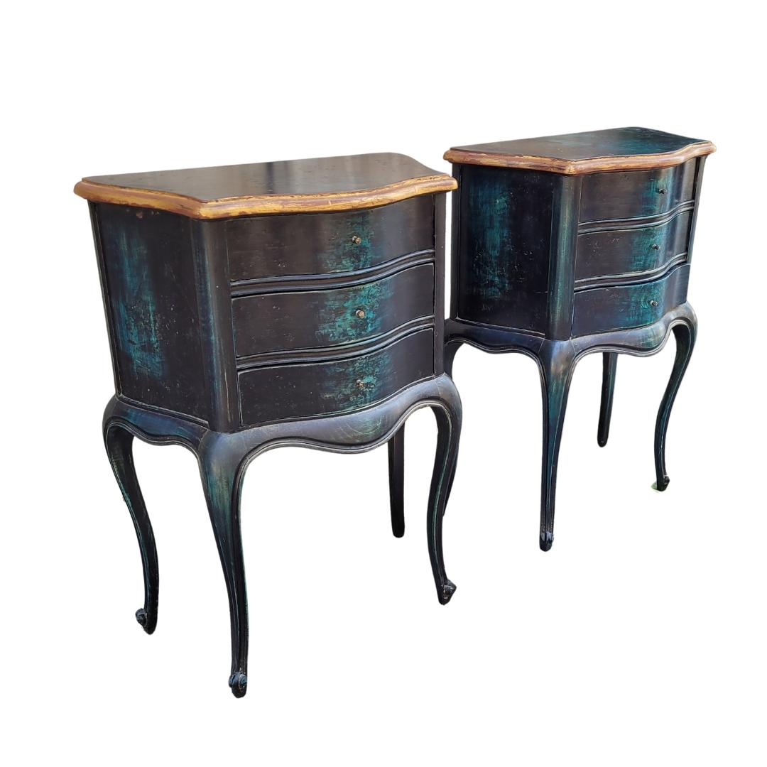 Pareja de cómodas o mesas provenzales francesas, madera negra y azul Provincial francés en venta