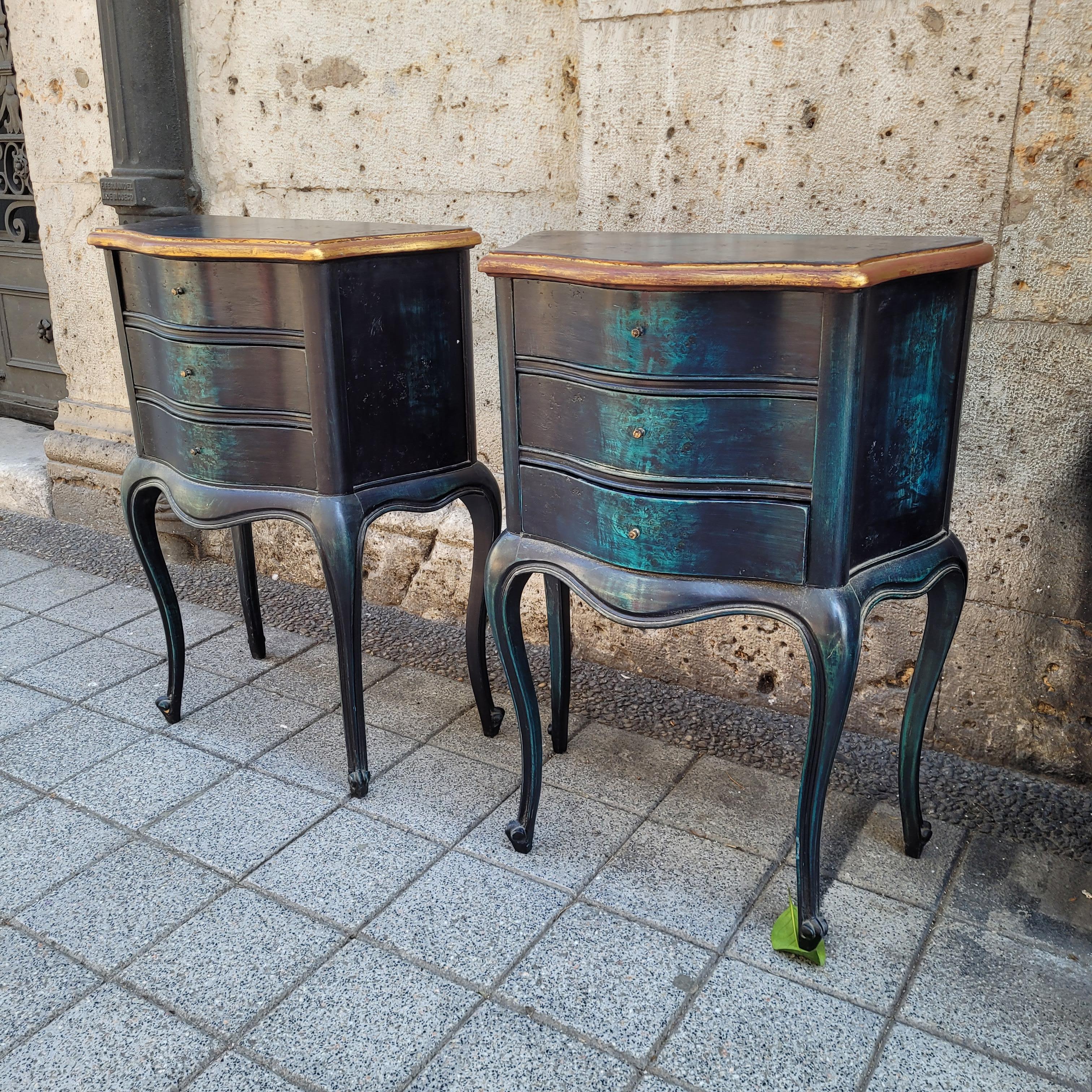 Pareja de cómodas o mesas provenzales francesas, madera negra y azul principios del siglo XX en venta