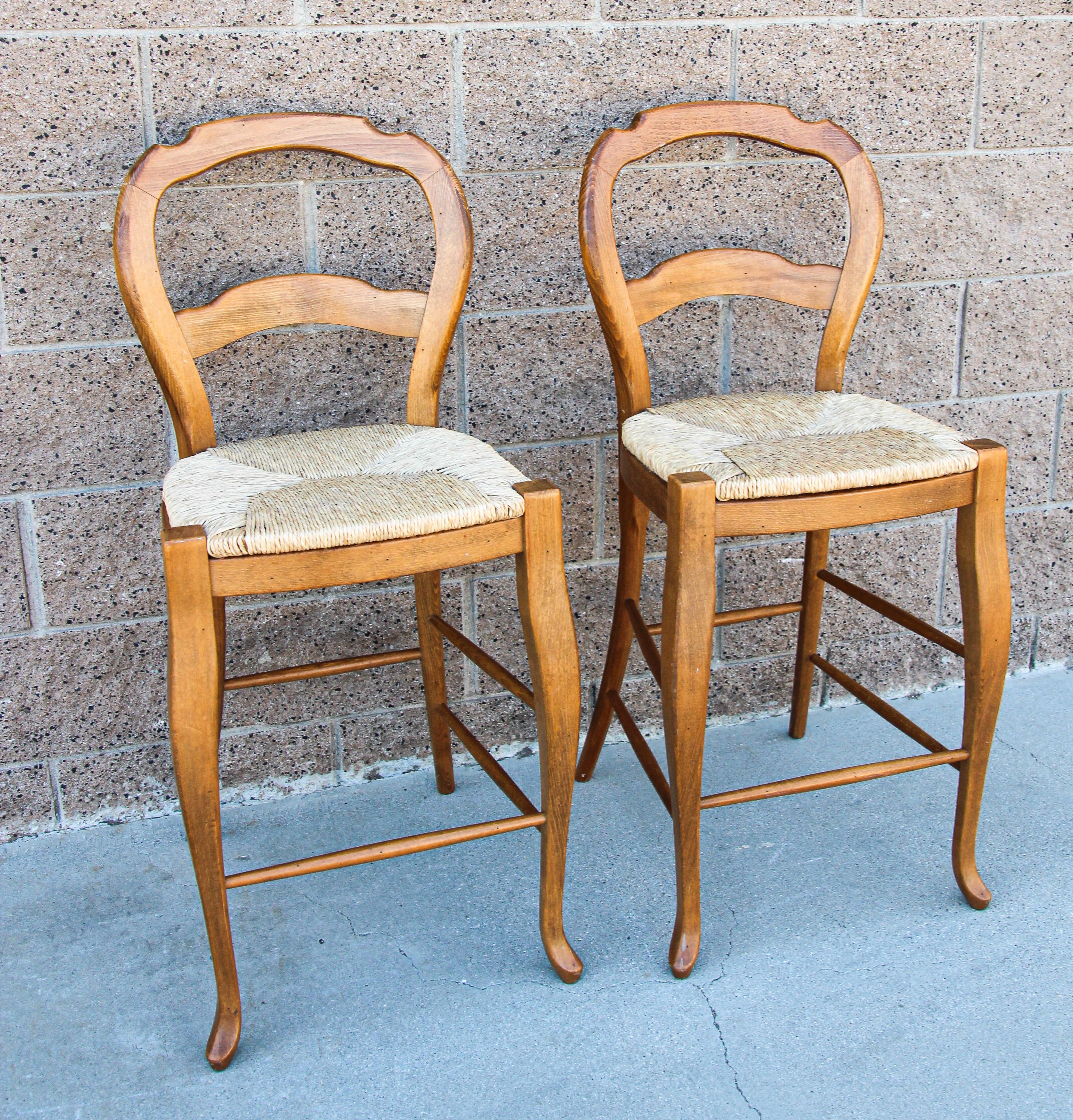 Pair of Provincial French Country Italian rush seat wood barstools.
These vintage bar stools would give the perfect French European Country provincial look.
Pine waxed finish, rush woven seats.
No outstanding flaws.
Circa 2000. Made in