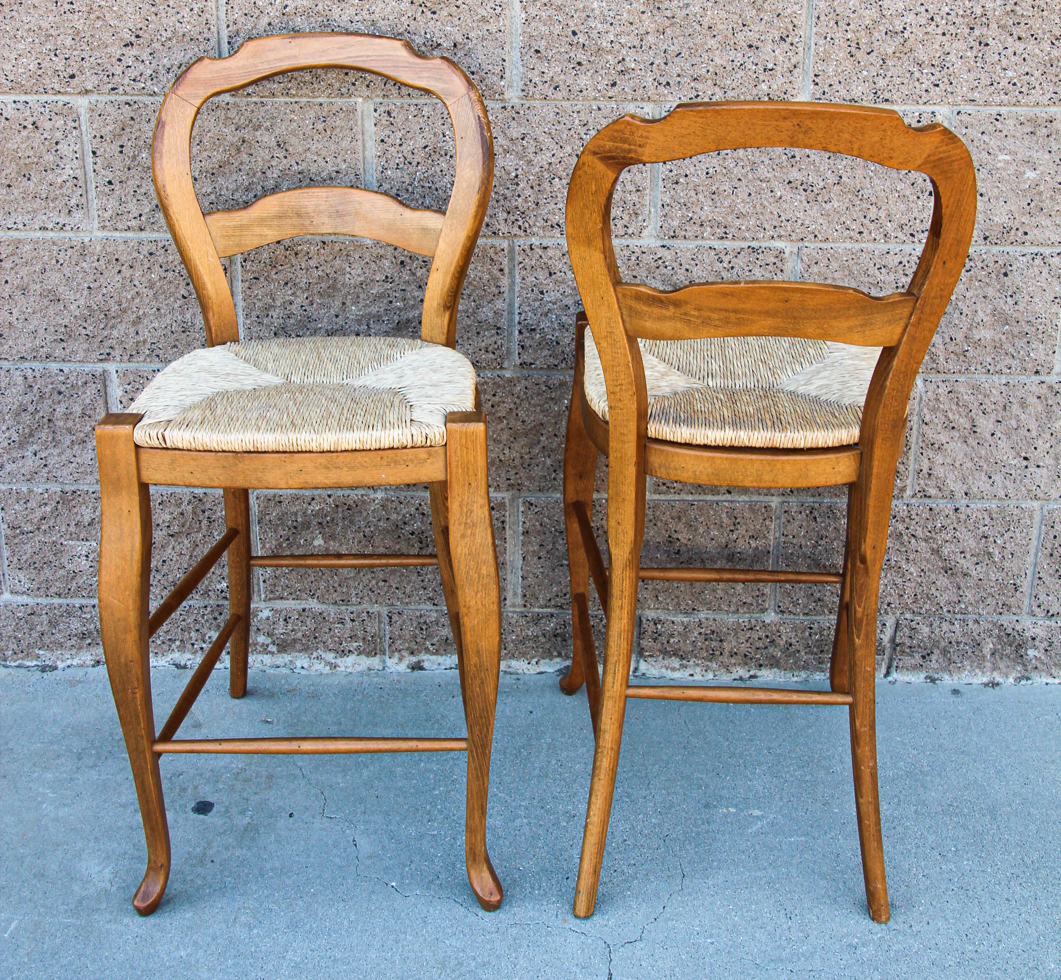 Pair of French Provincial Country Wooden Bar Stools with Rushed Seats In Good Condition In North Hollywood, CA