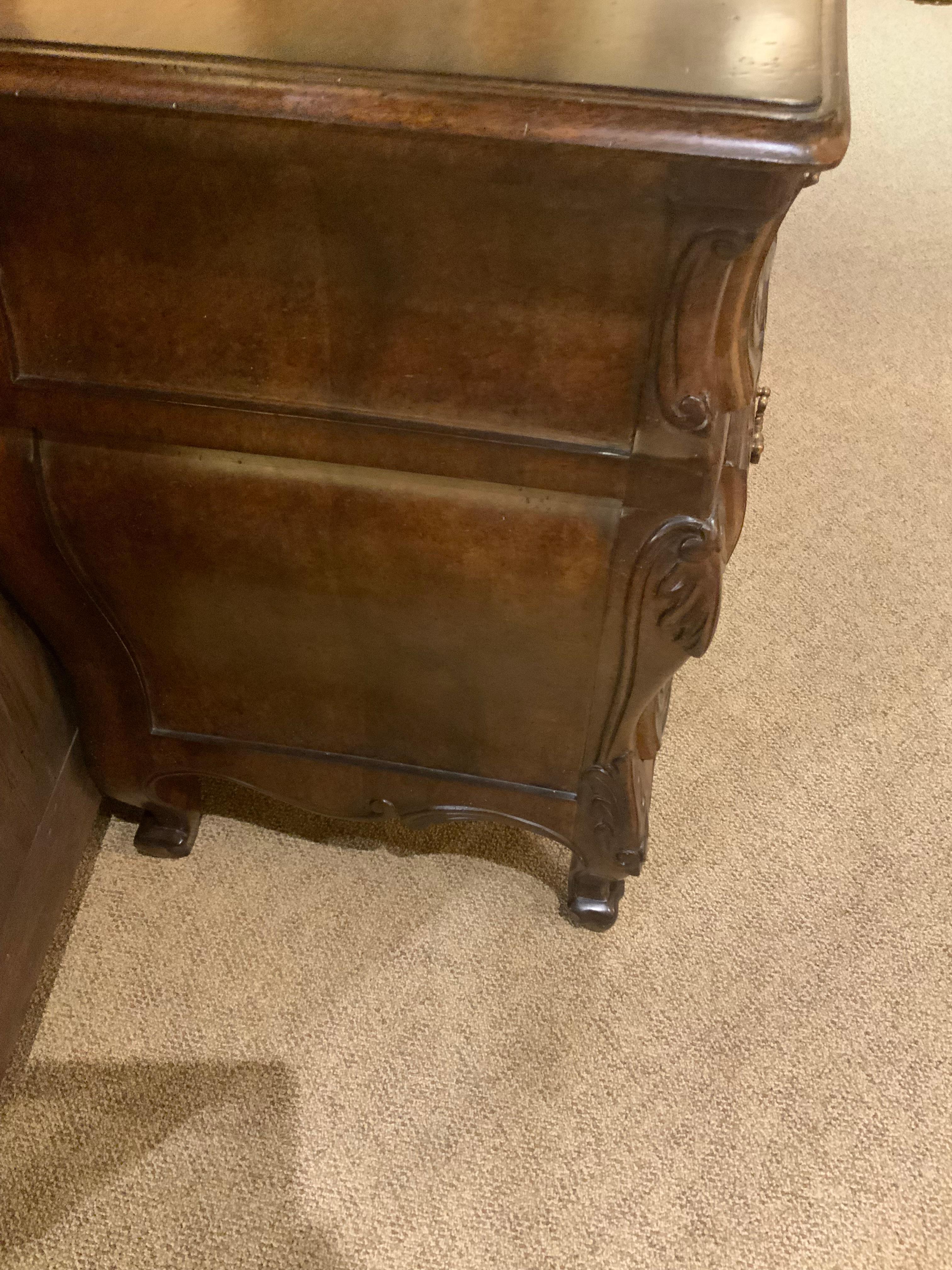 Paar französischer Provinzen im Louis XV-Stil  Kommode 