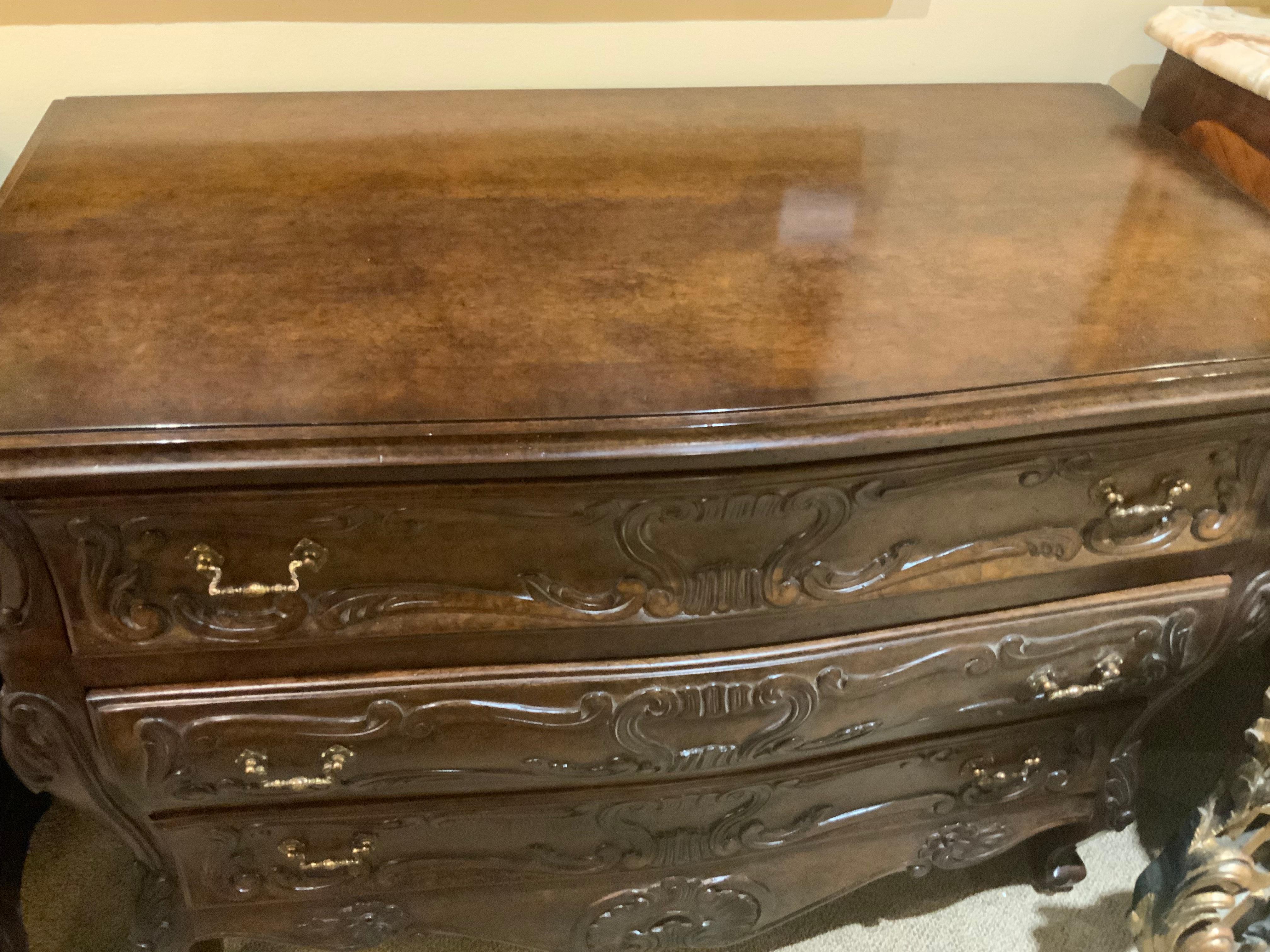 Paar französischer Provinzen im Louis XV-Stil  Kommode 