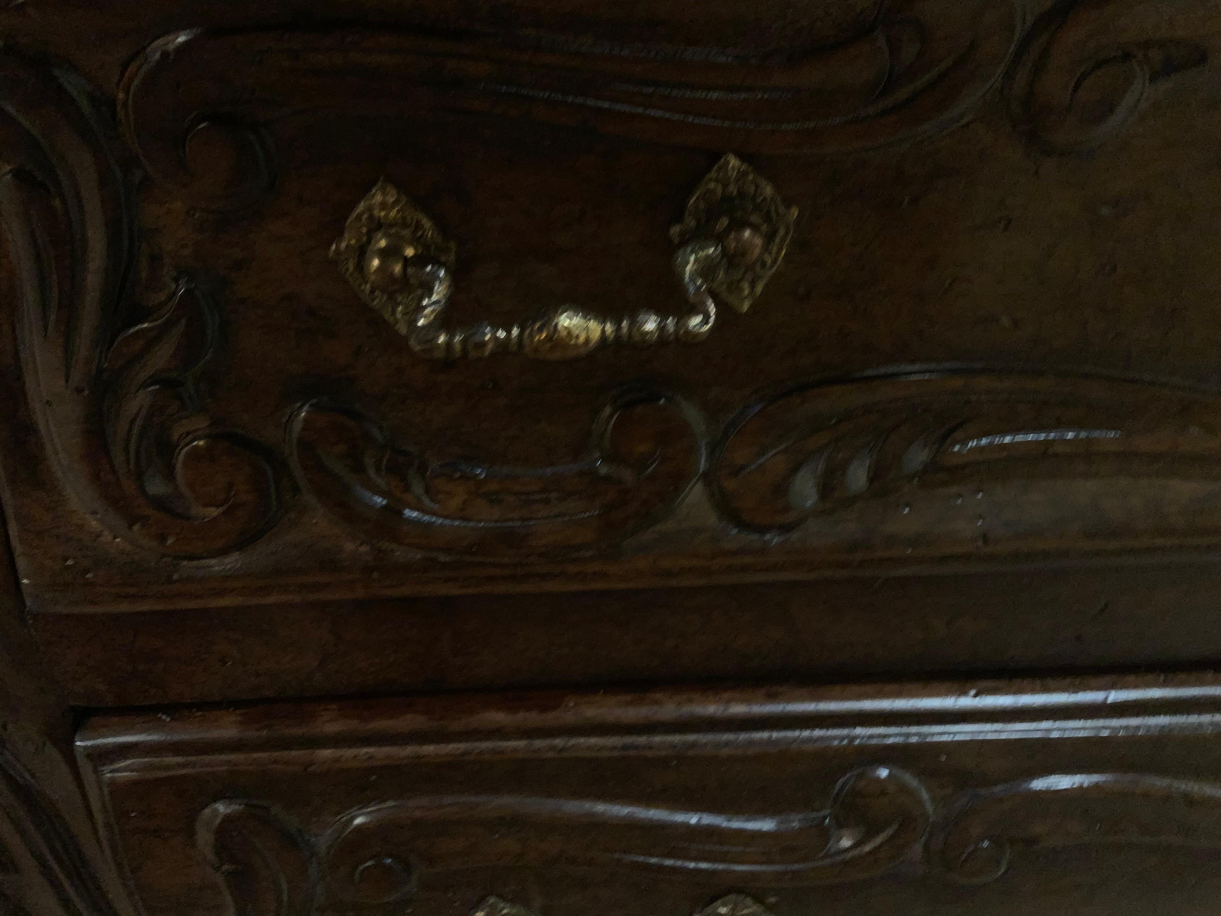 Paar französischer Provinzen im Louis XV-Stil  Kommode 