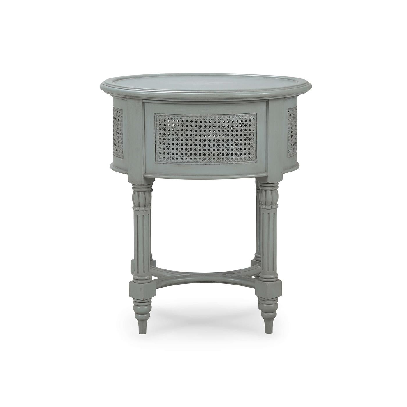 Paire de tables d'extrémité ovales peintes de style provincial français Neuf - En vente à Westwood, NJ