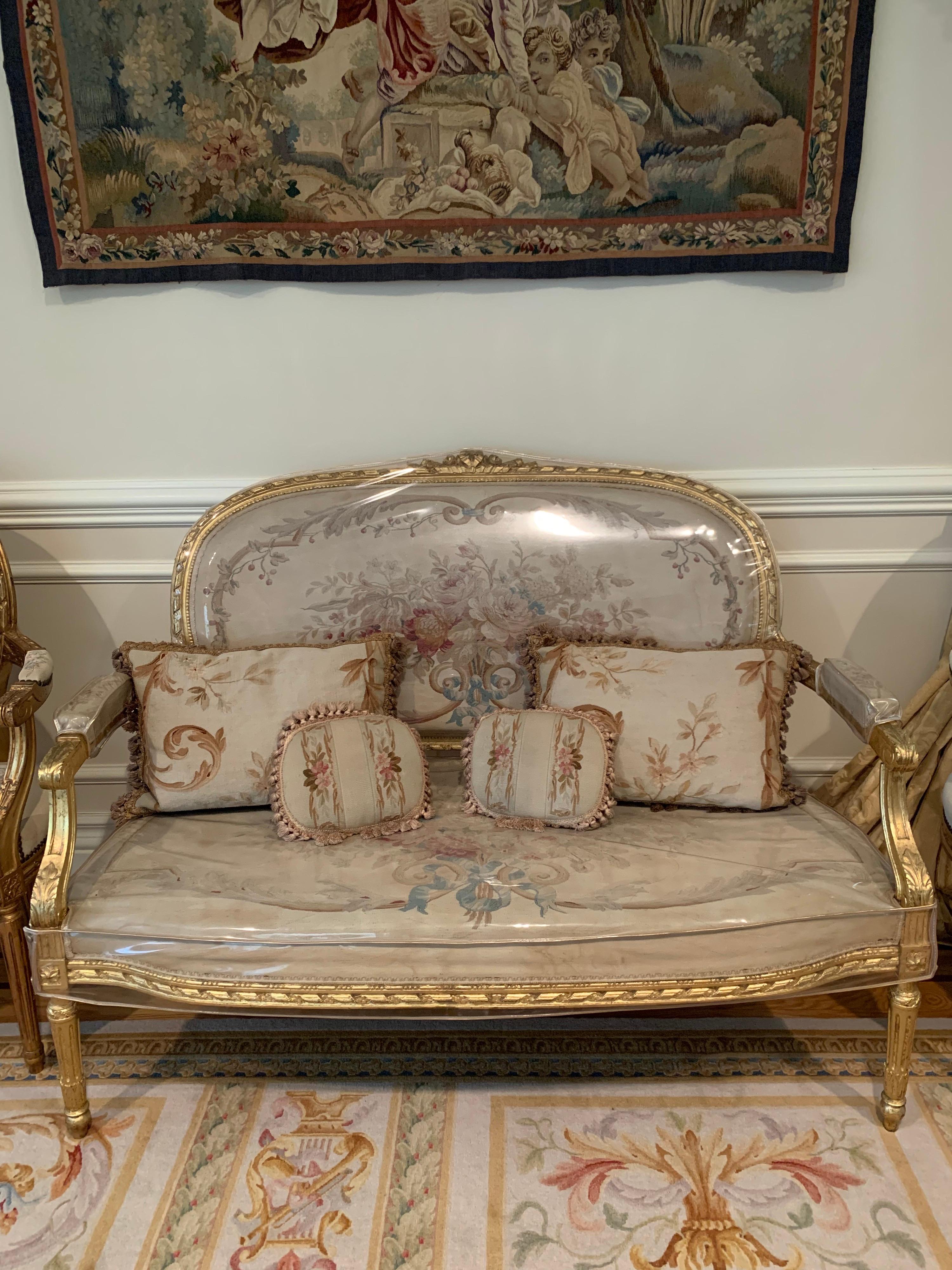 Coppia di cuscini ad arazzo francesi del XIX secolo con petite nappe di fogliame In condizioni buone in vendita a New York, NY