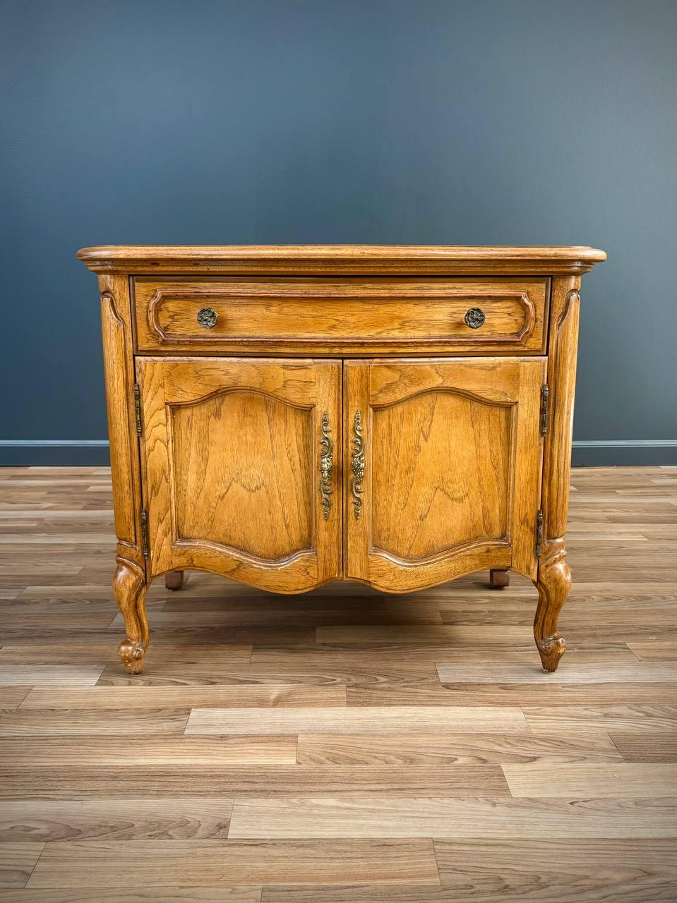 Mid-20th Century Pair of French Provincial Style Night Stands For Sale