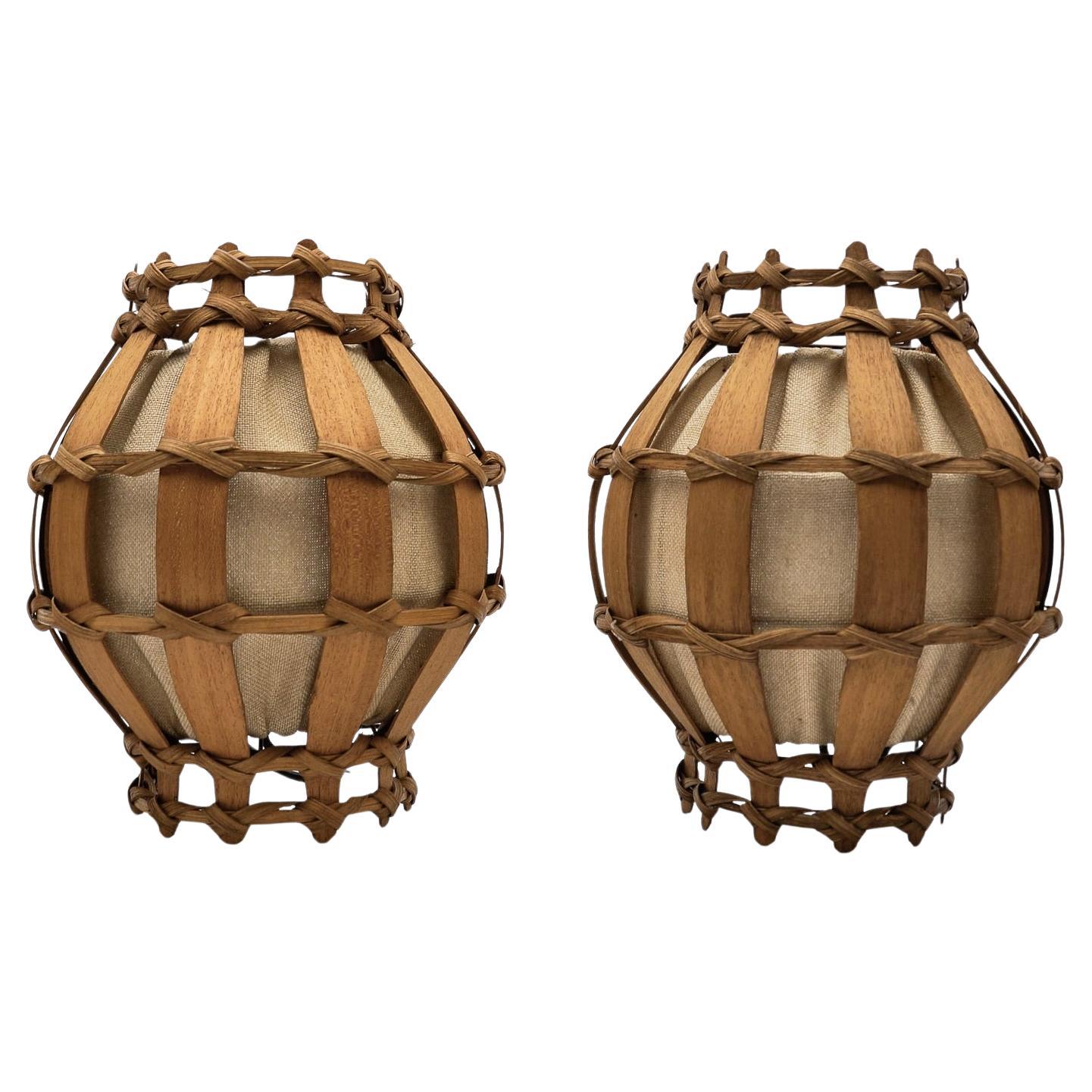 Pareja de Lámparas de Pared / Apliques de Madera Provinciales Francesas, Años 60