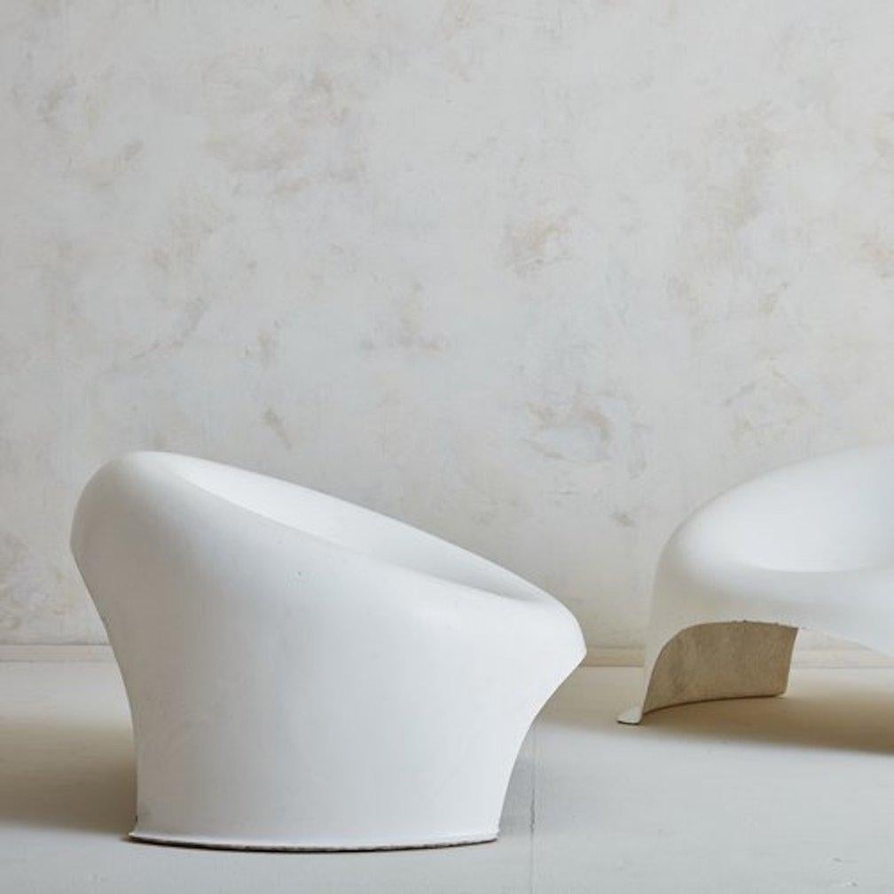 Pair of French R3 Boule Fiberglass Chairs by Charles Zublena (1960-70)  In Good Condition For Sale In Chicago, IL