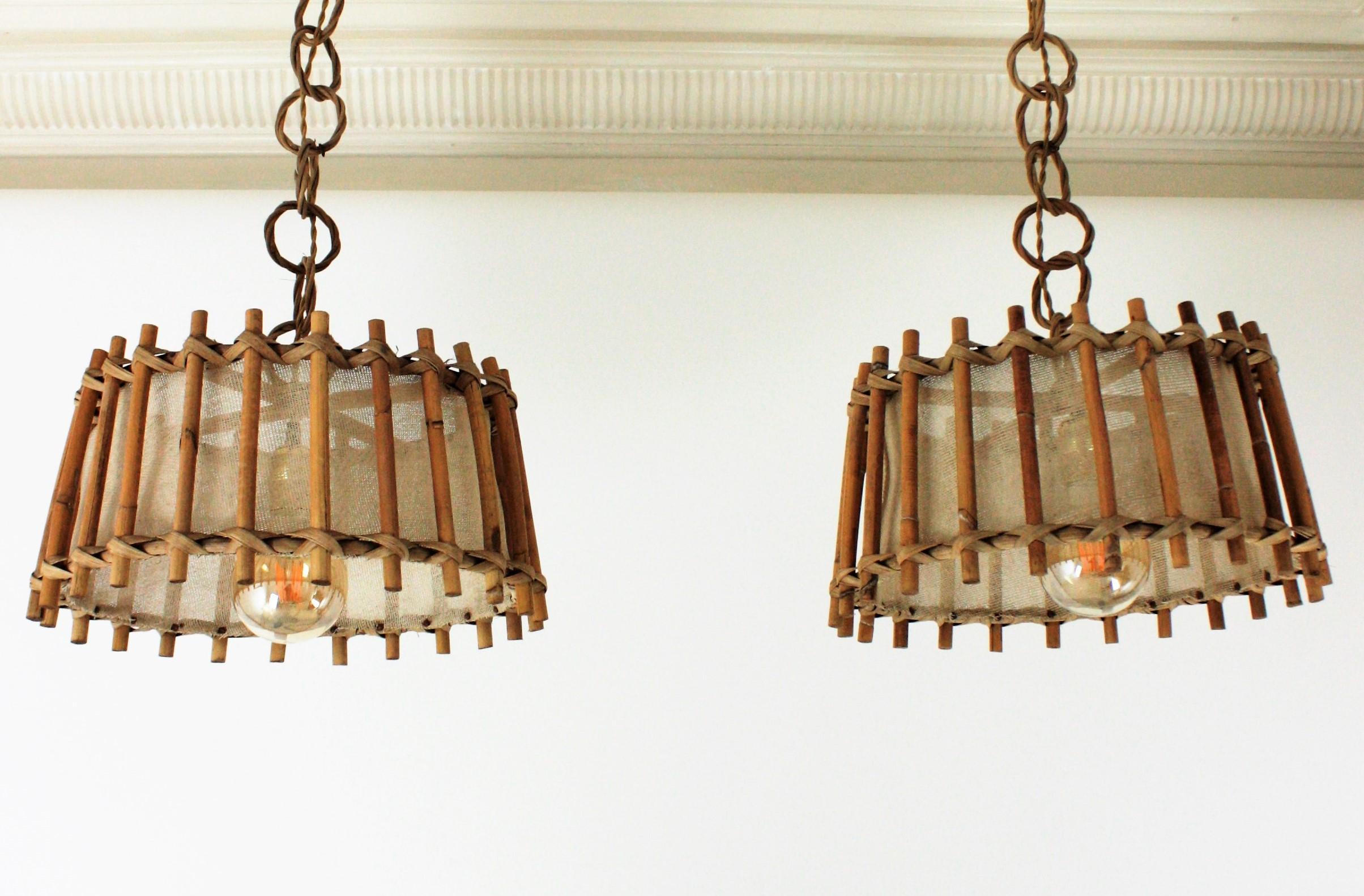 Pair of French Rattan and Burlap Pendant Hanging Lamps, 1960s In Good Condition In Barcelona, ES