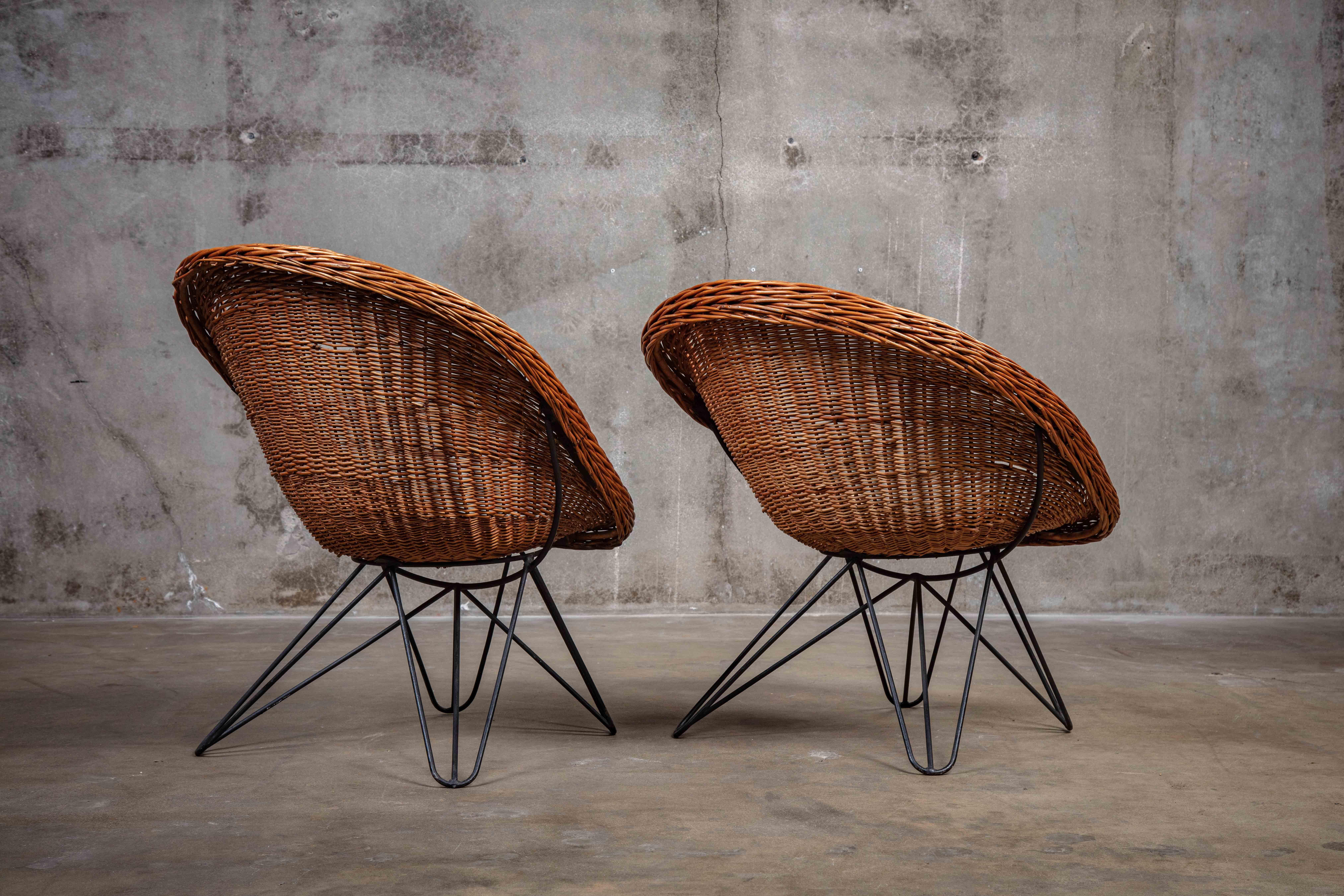 Pair of French Rattan Barrel Chairs In Good Condition In Los Angeles, CA