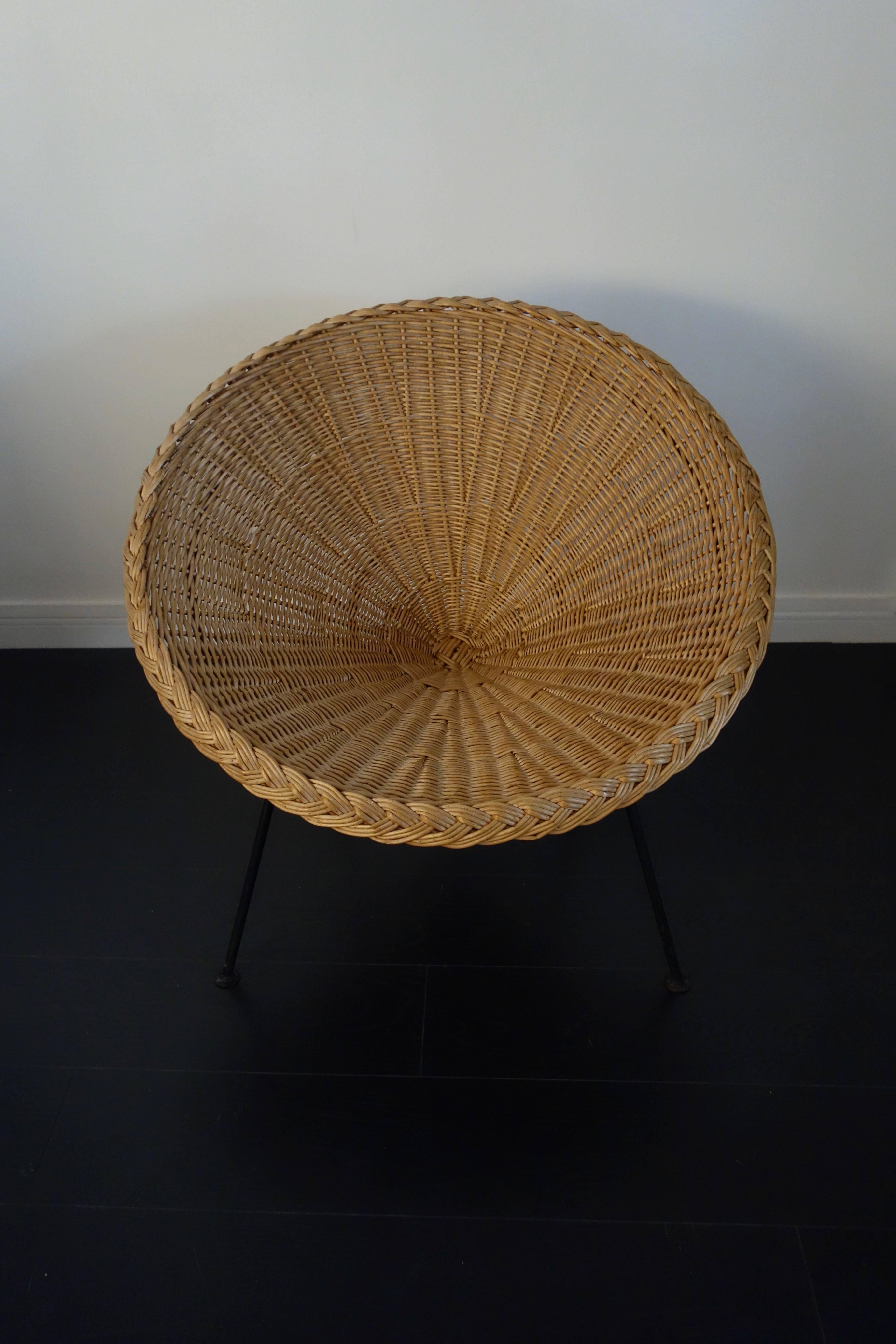 Pair of French Rattan Baskets Armchairs, 1950s In Good Condition In BEAUNE, FR