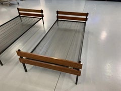 Coppia di letti "Ricostruzione francese" in teak e metallo CIRCA 1950/1960