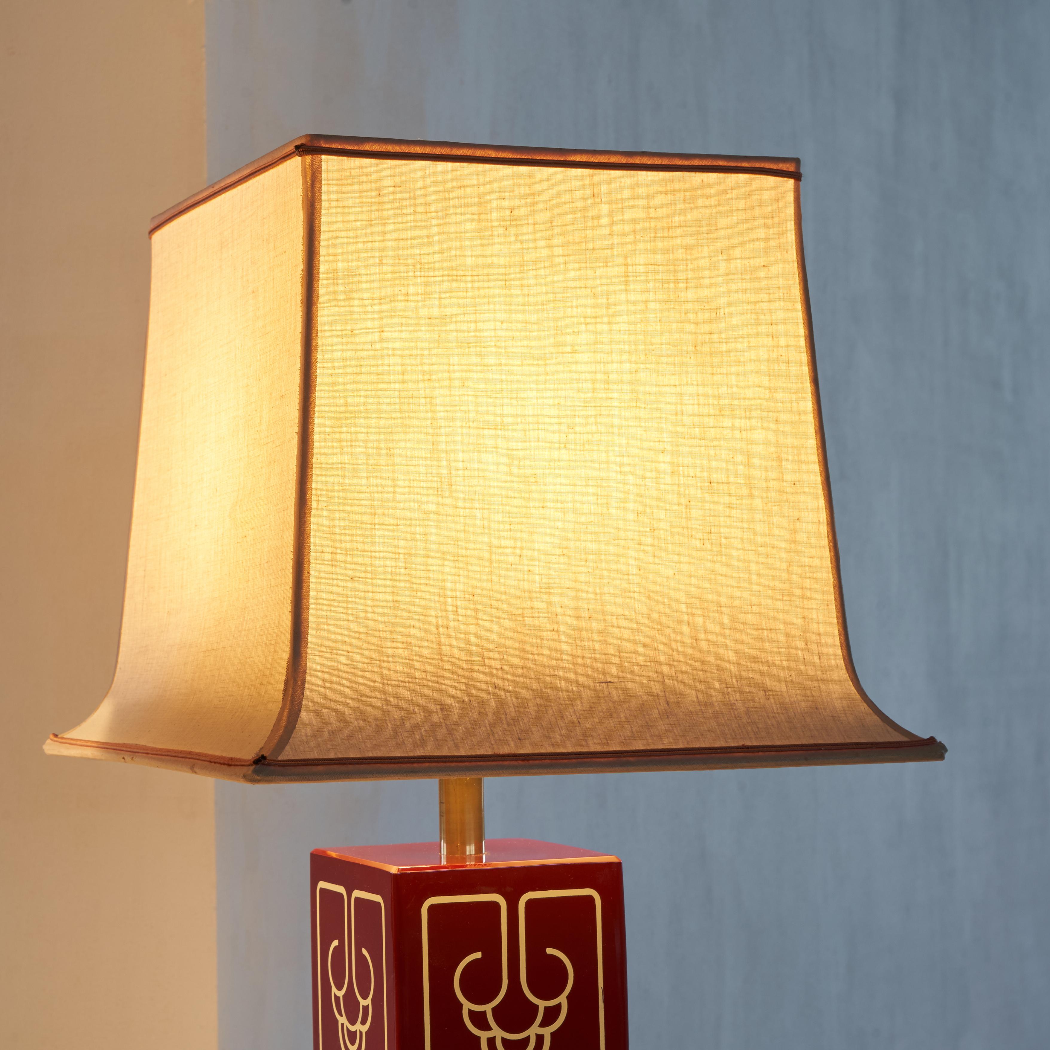 Mid-Century Modern Pair of French Red Lacquer Hollywood Regency Pagoda Table Lamps 1970s For Sale