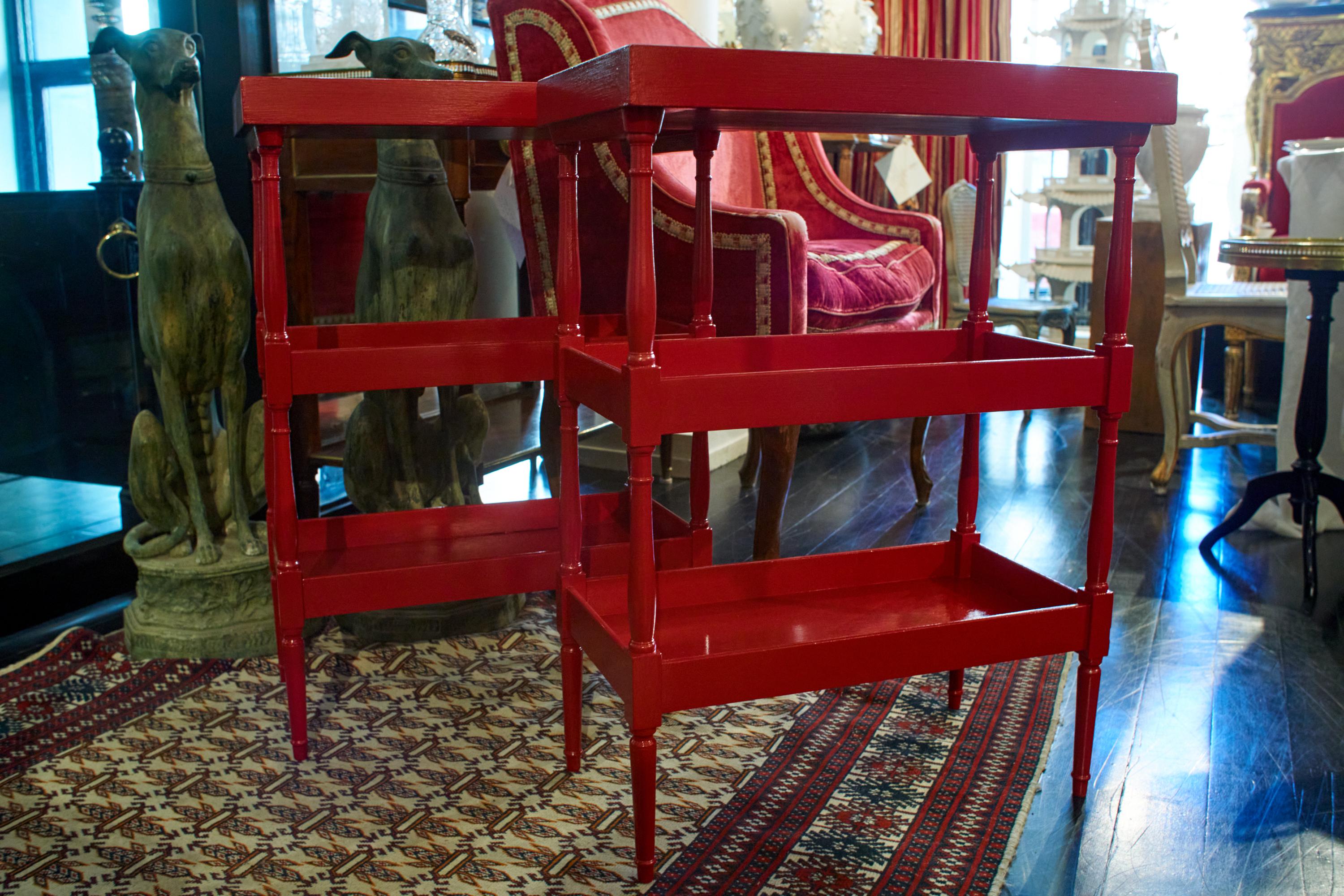 Pair of French Red Lacquered Tiered Tray Tables In Good Condition In Montreal, Quebec