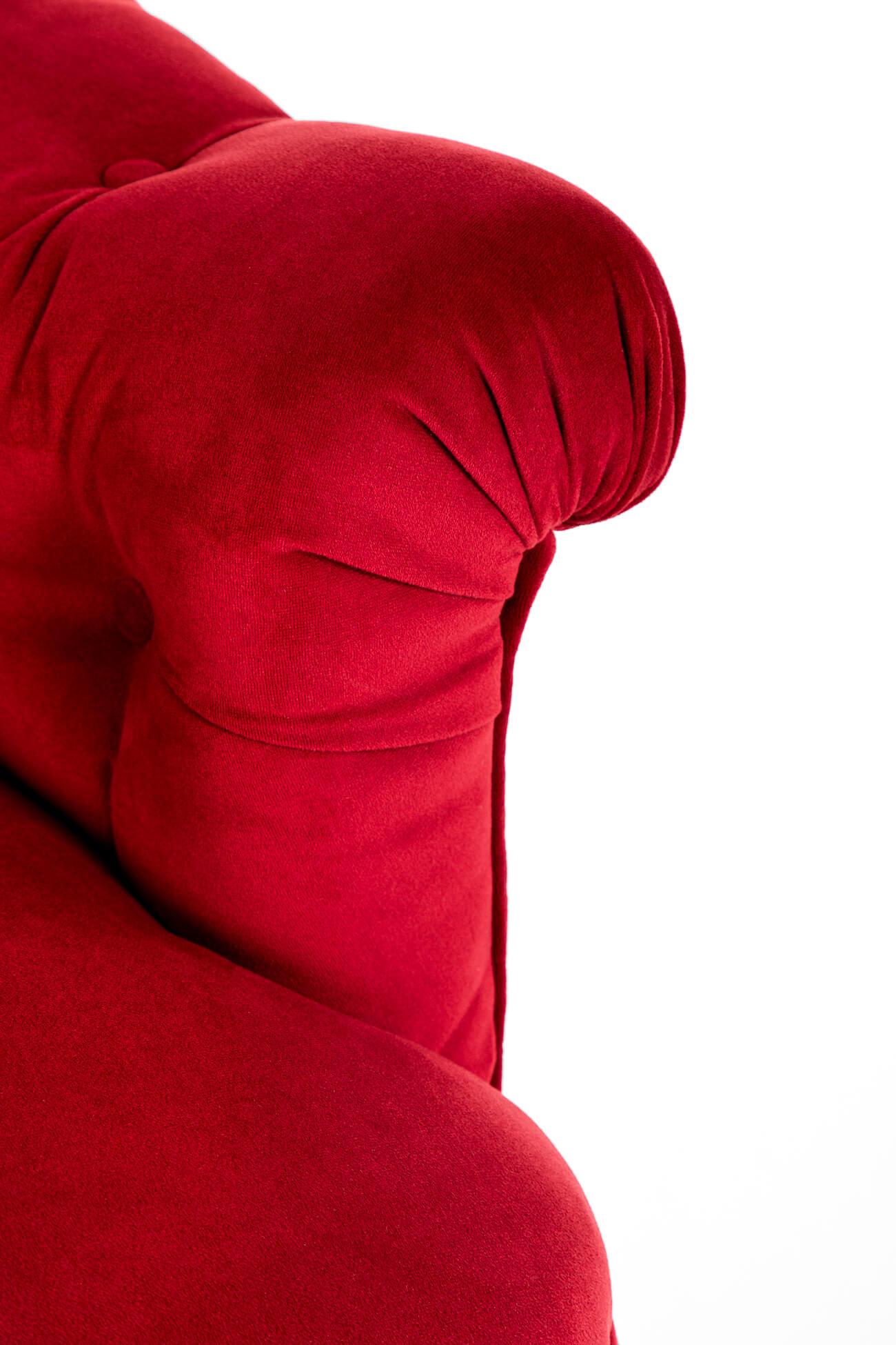 Pareja de sillones franceses de terciopelo rojo con respaldo de botones en venta 2