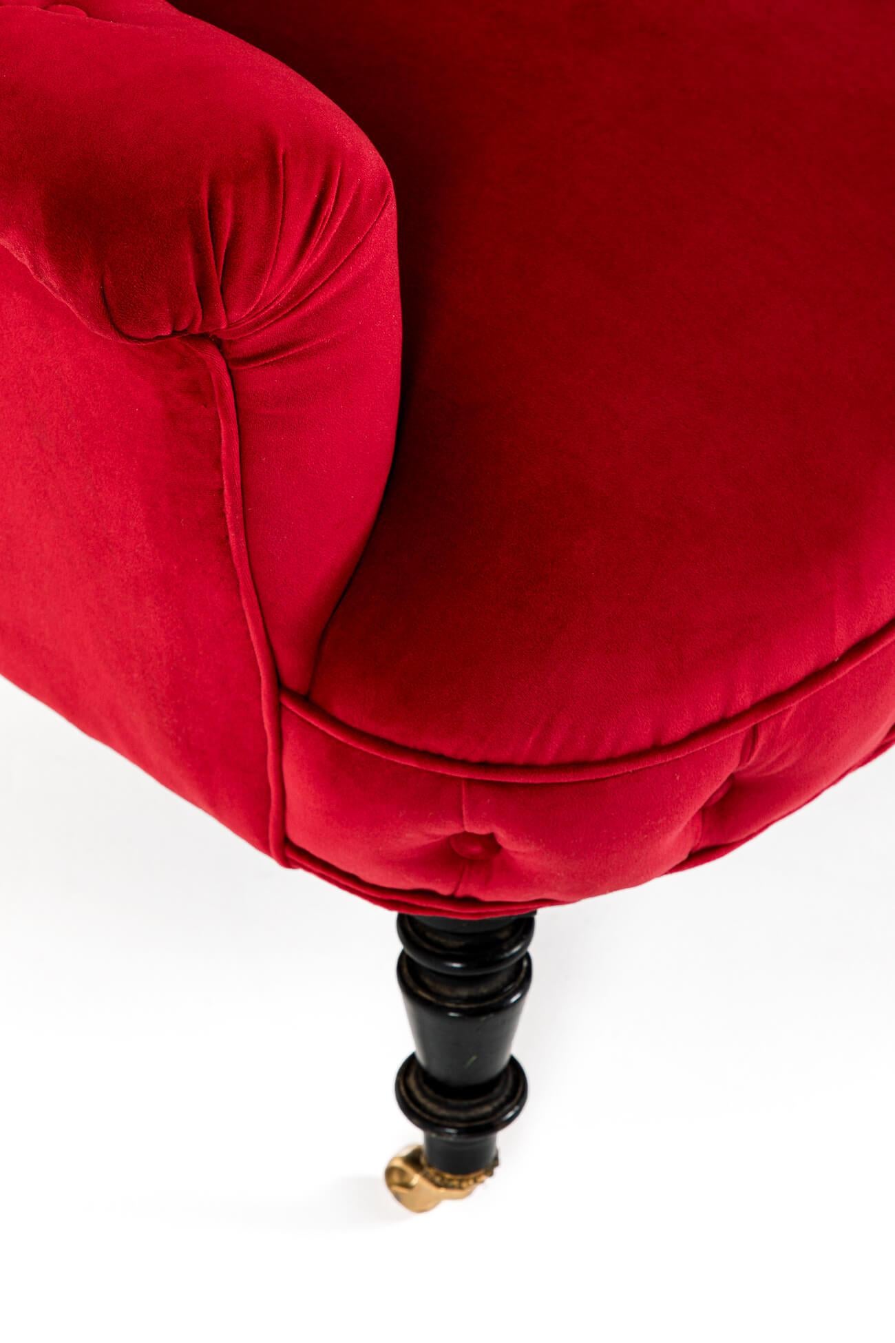 Pareja de sillones franceses de terciopelo rojo con respaldo de botones siglo XIX en venta