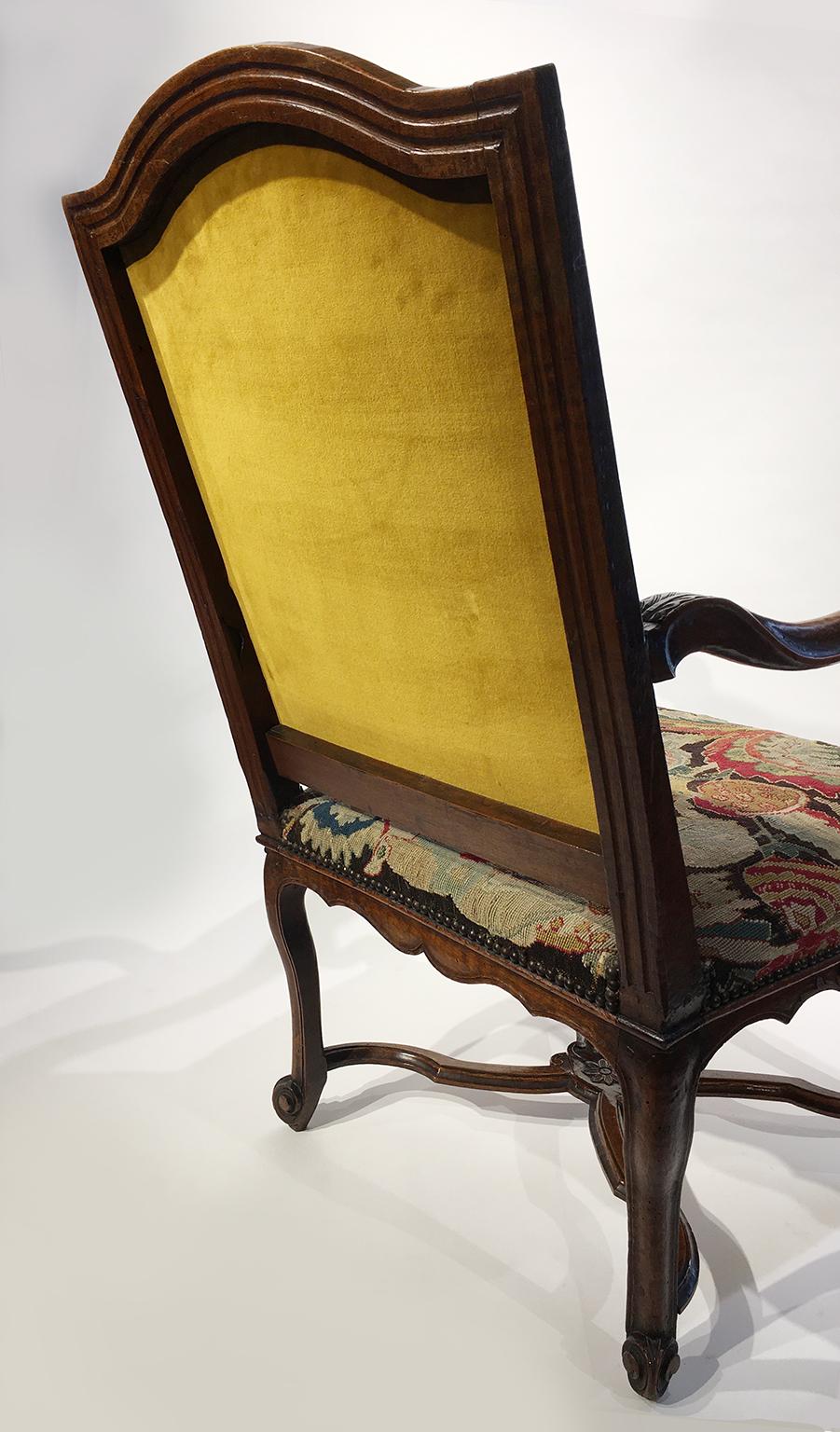 Pair of French Régence Armchairs with Petit Point Embroidery, France, circa 1725 In Good Condition In Milano, IT