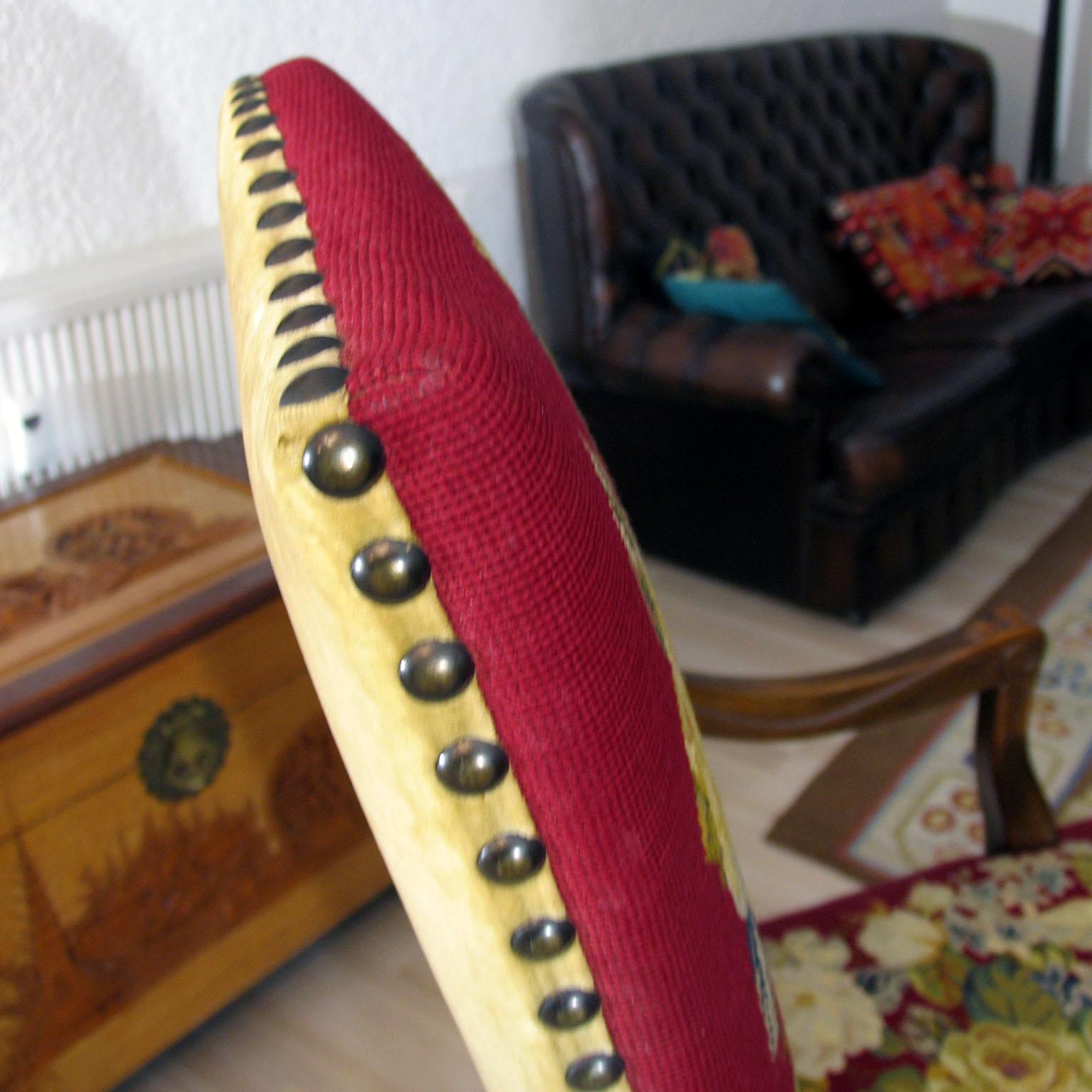 Coppia di Fauteuil Regence francesi con splendida tappezzeria ricamata in vendita 1