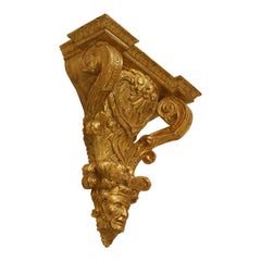 Paire d'étagères murales dorées de style Régence française