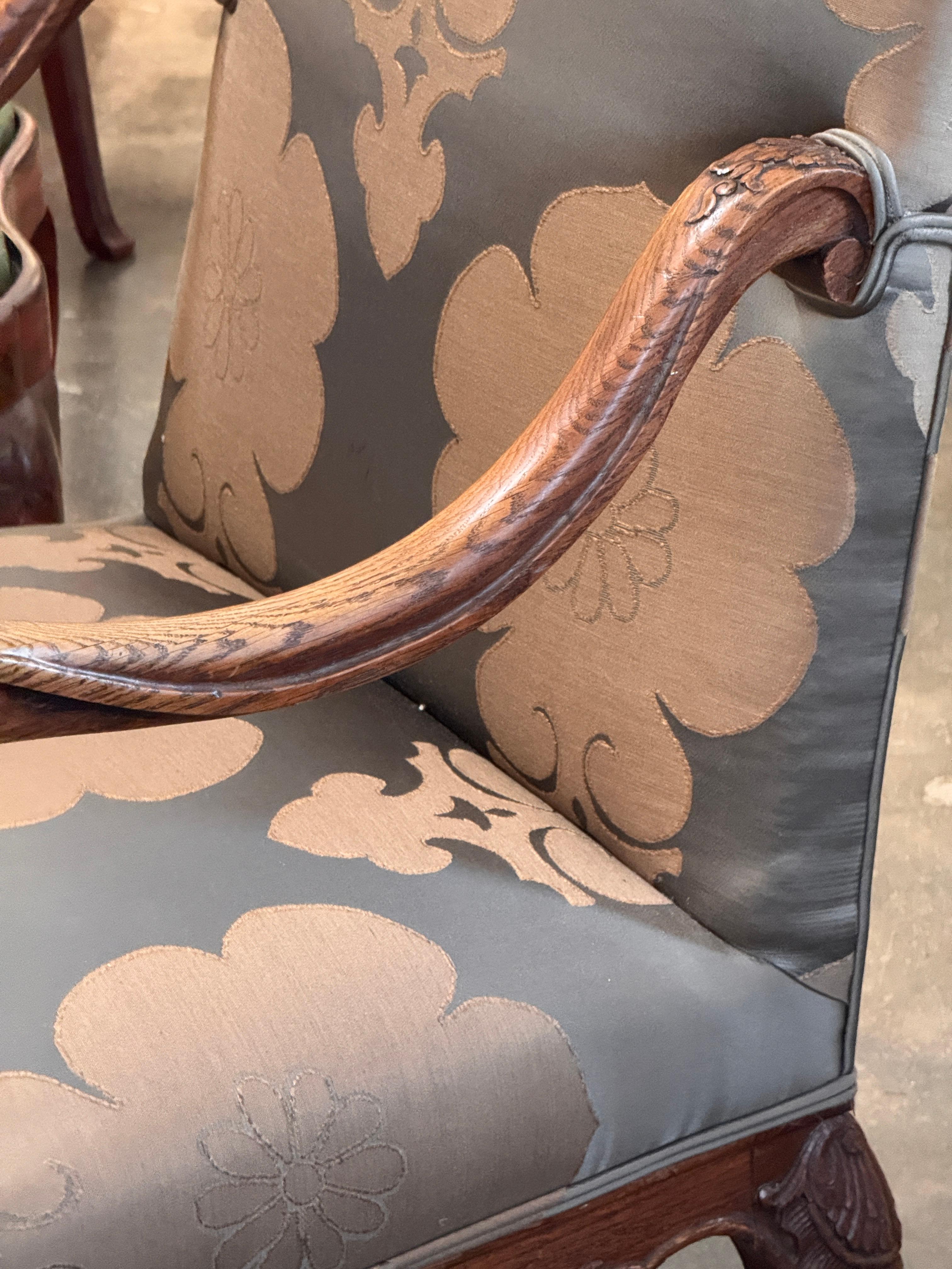 Pair of French Regence-Style 19th Century Walnut Armchairs en vente 3