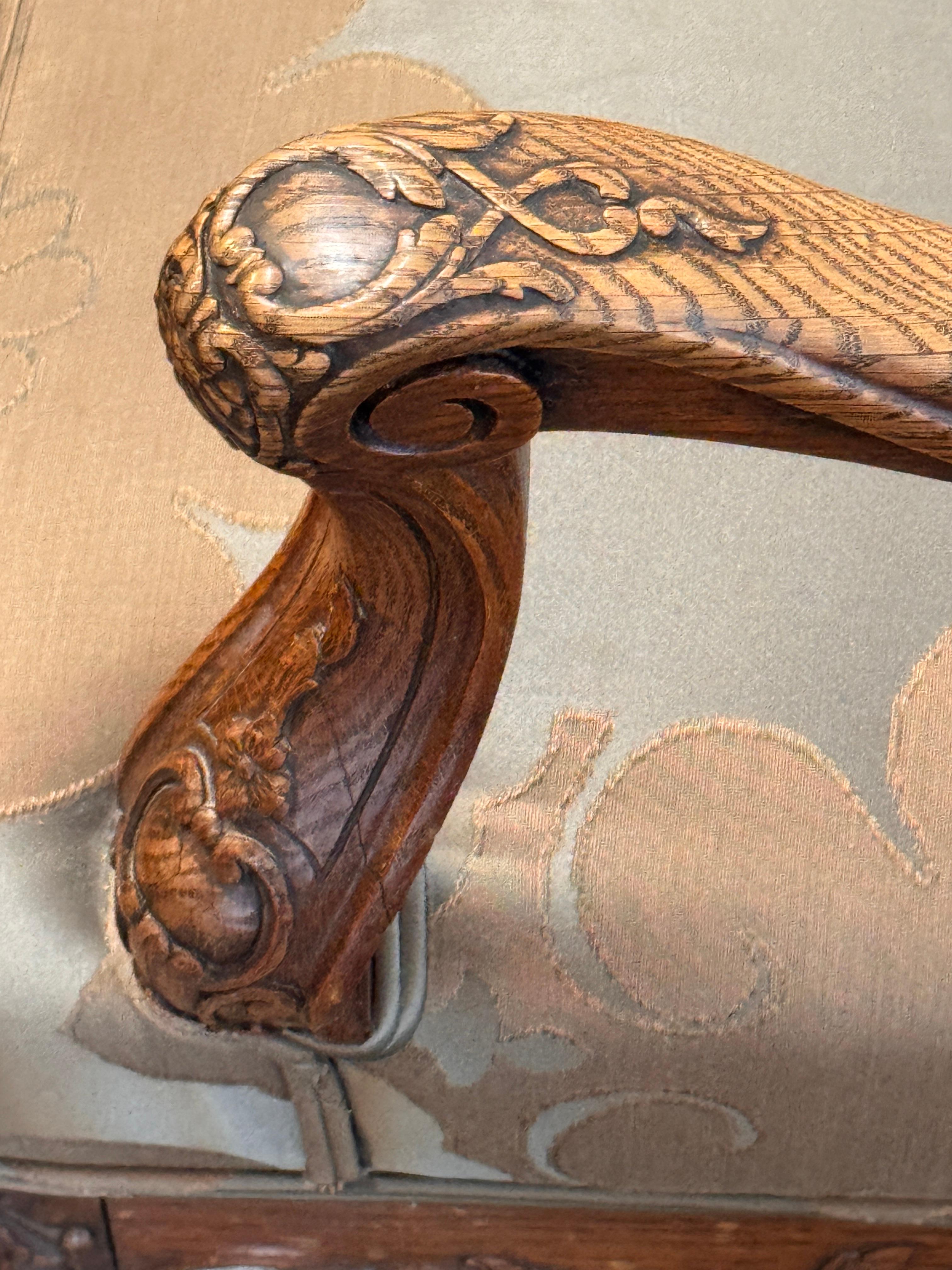 Pair of French Regence-Style 19th Century Walnut Armchairs en vente 4