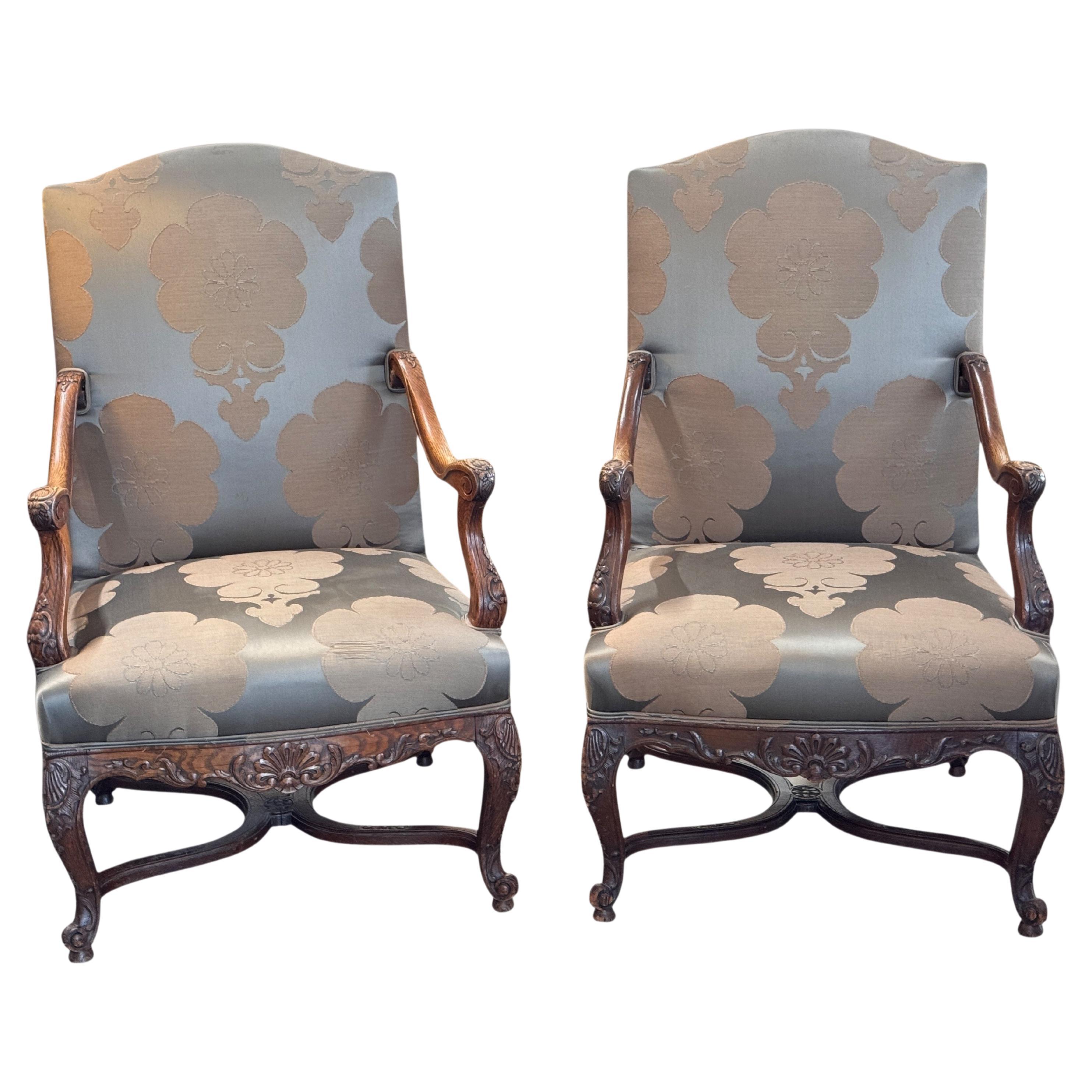 Pair of French Regence-Style 19th Century Walnut Armchairs en vente