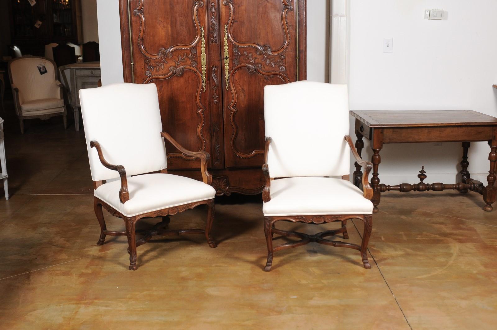 Pair of French Régence Style 19th Century Walnut Fauteuils with Carved Foliage In Good Condition In Atlanta, GA