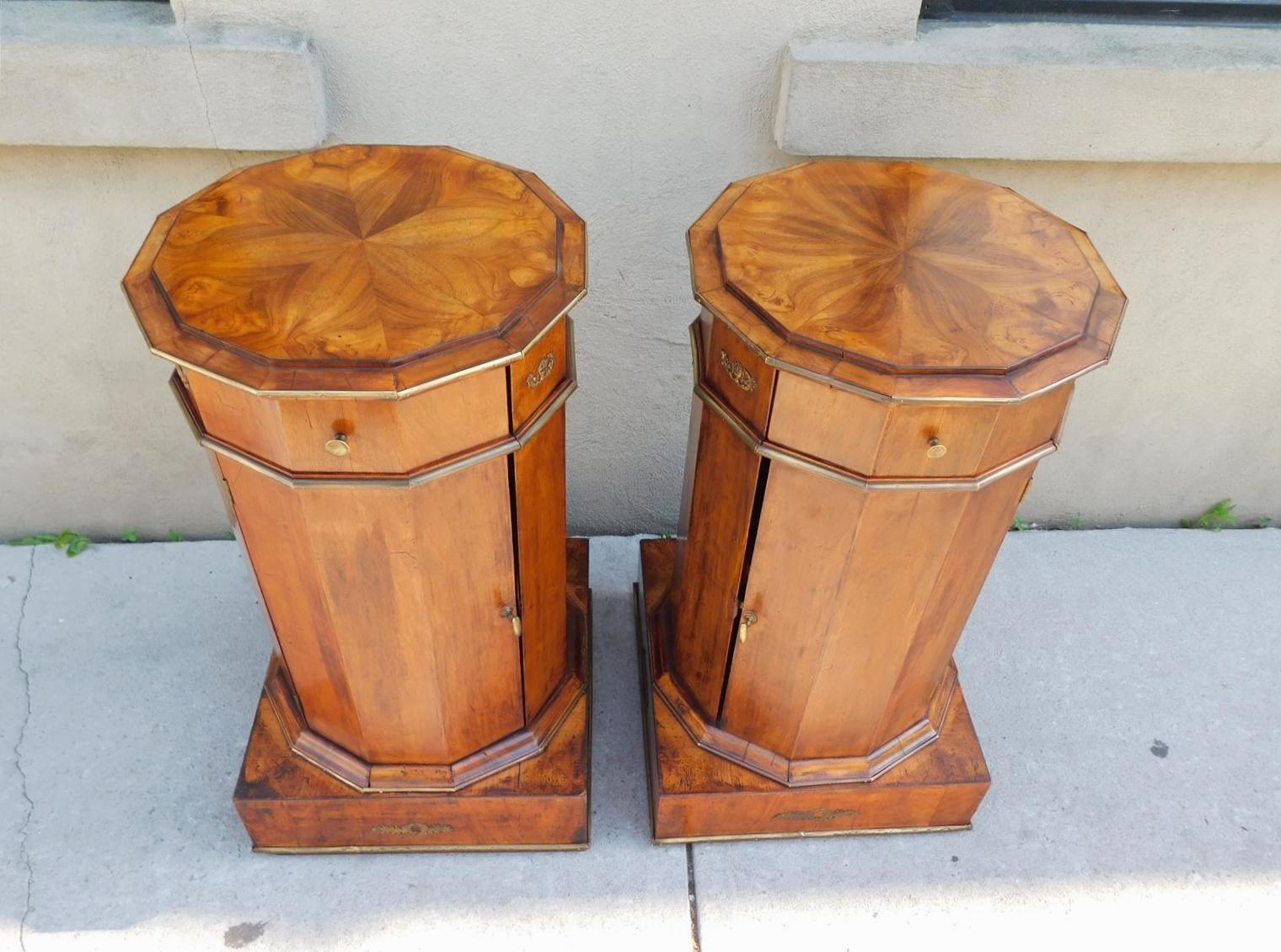 Early 19th Century Pair of French Regency Mahogany Foliage Urn Ormolu Cabinet Commodes, Circa 1815 For Sale