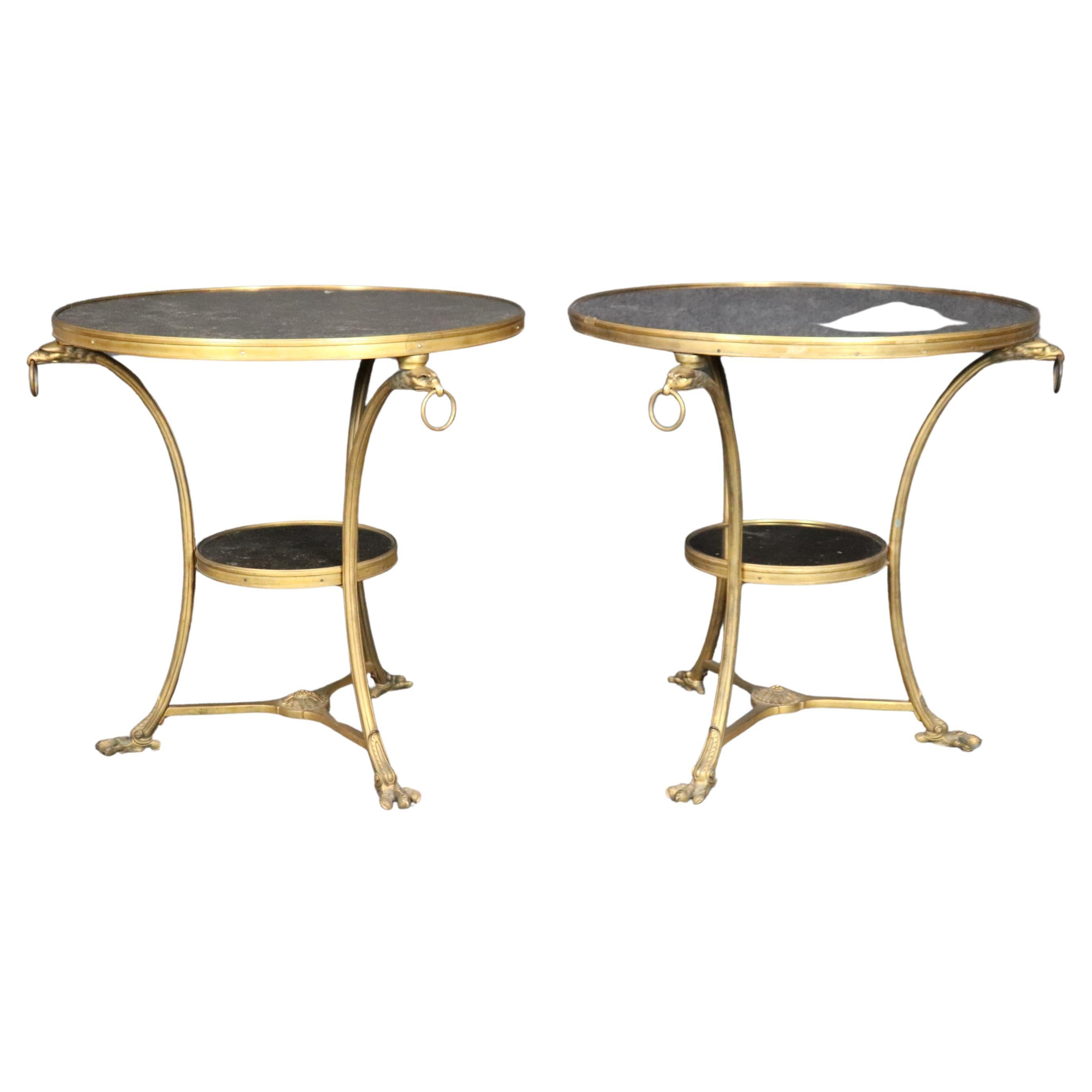 Paire de tables guéridons de style Régence française en bronze massif avec plateau en marbre Rin et aigle en vente