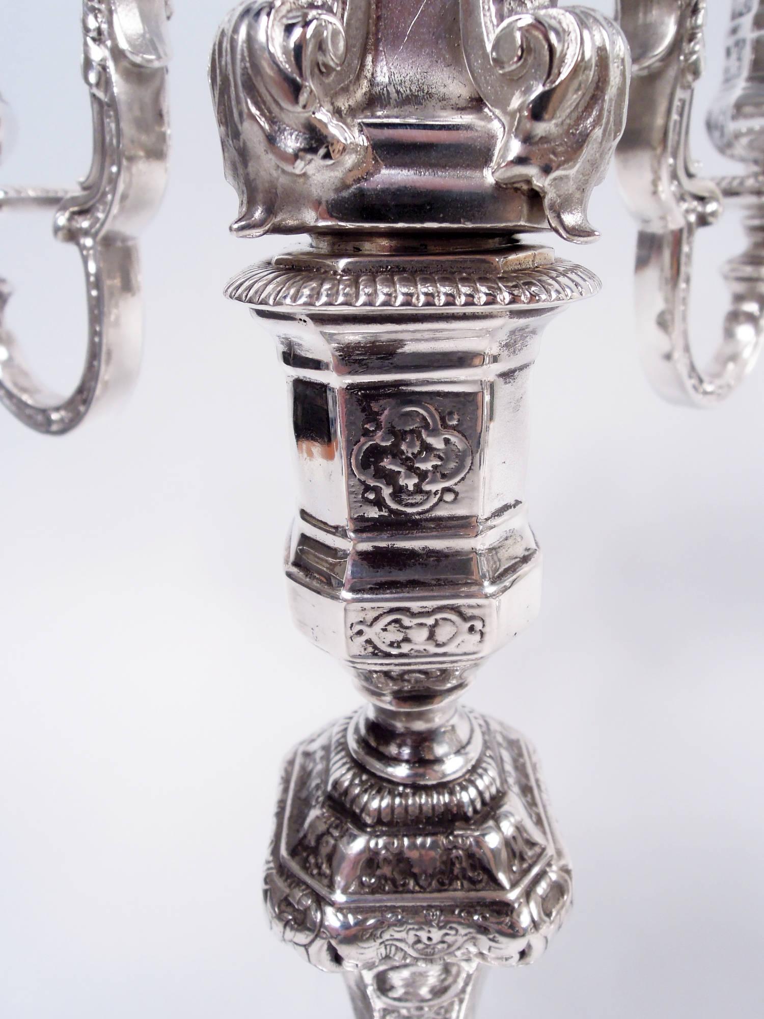 20ième siècle Paire de chandeliers à 5 lumières en argent de style renaissance française en vente