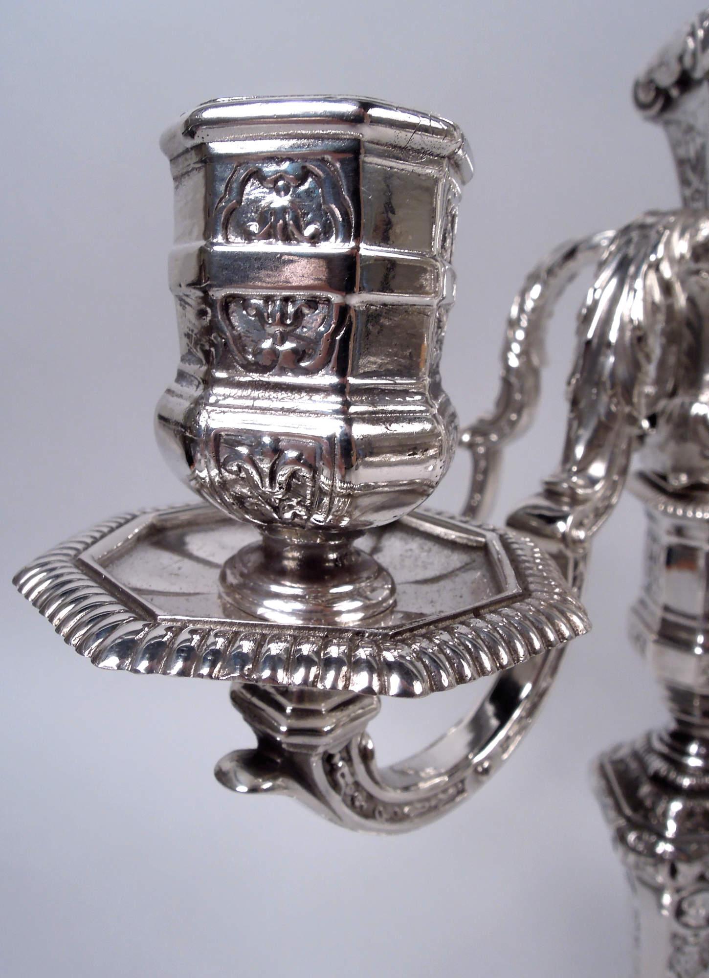 Argent Paire de chandeliers à 5 lumières en argent de style renaissance française en vente
