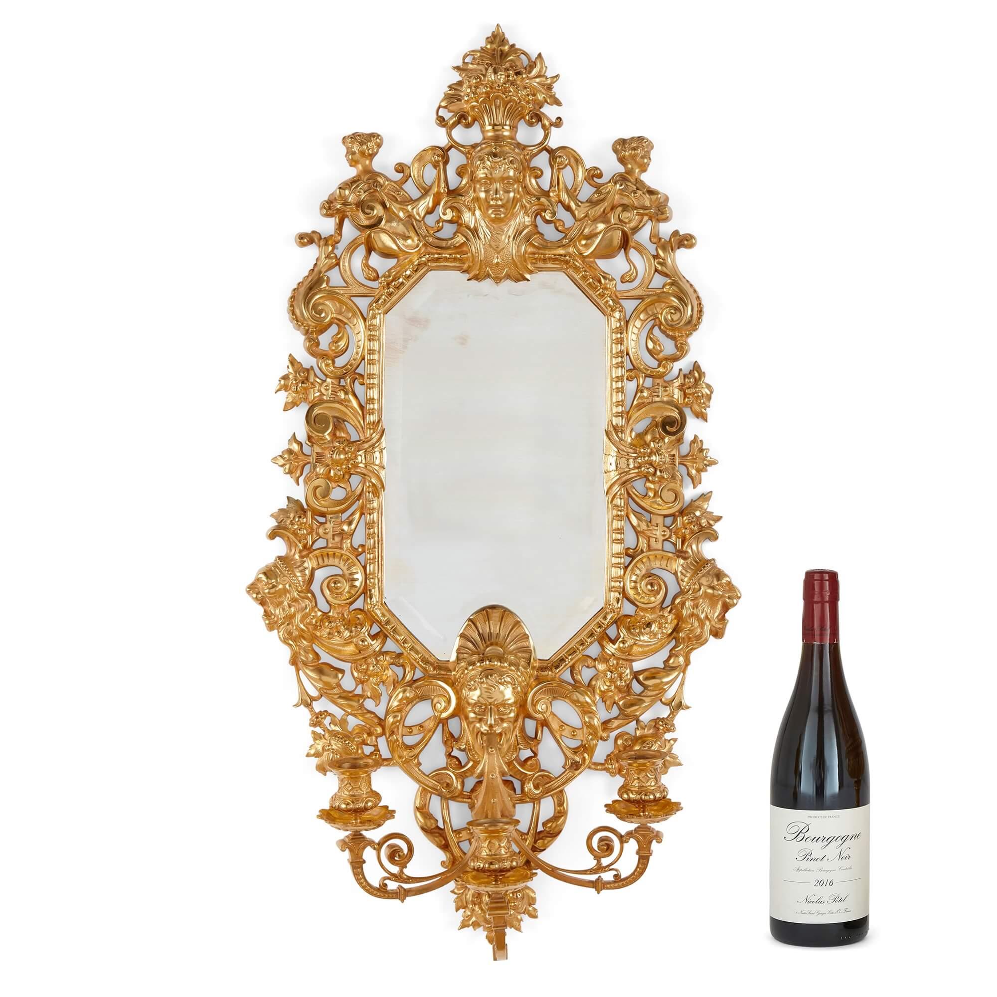 XIX secolo Coppia di specchi da parete rinascimentali francesi in stile S con candelabro in vendita