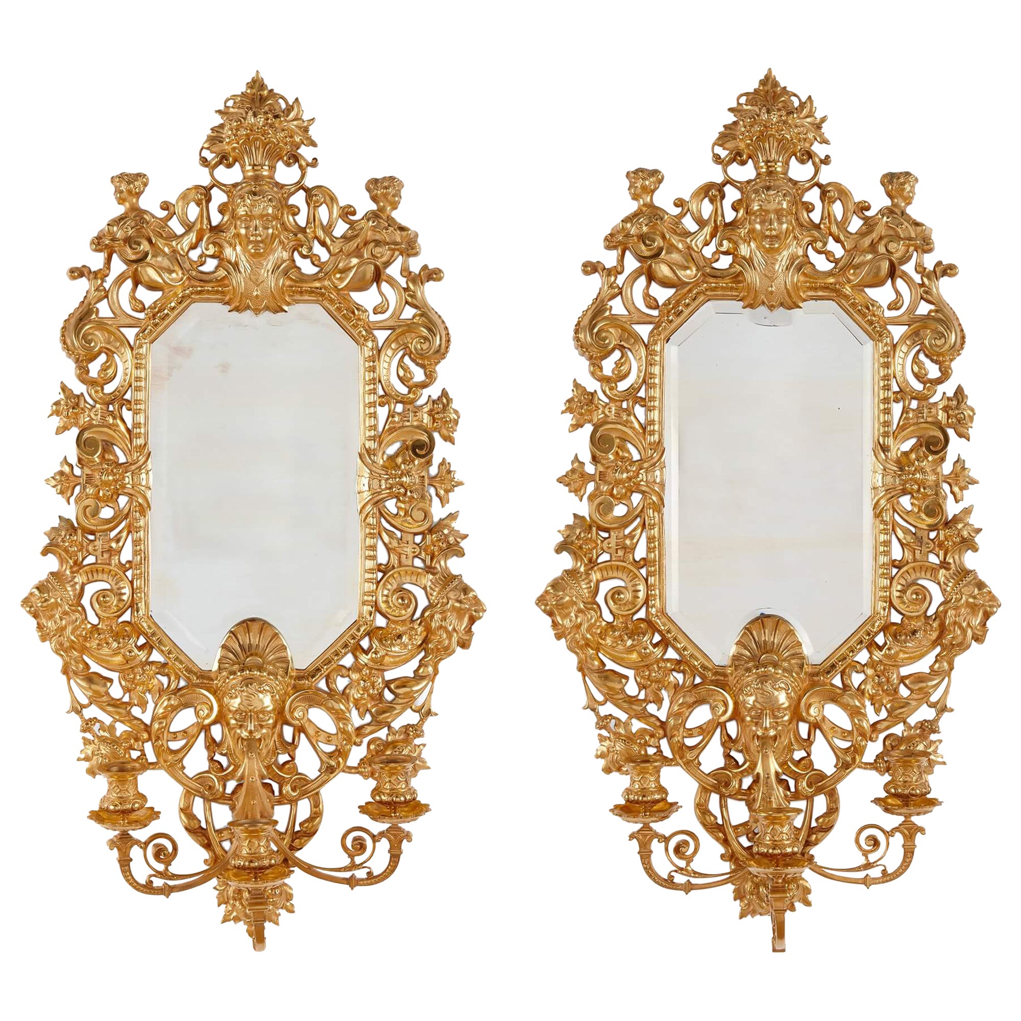Paire de miroirs muraux en bronze doré de style S de la French Renaissance avec chandelier