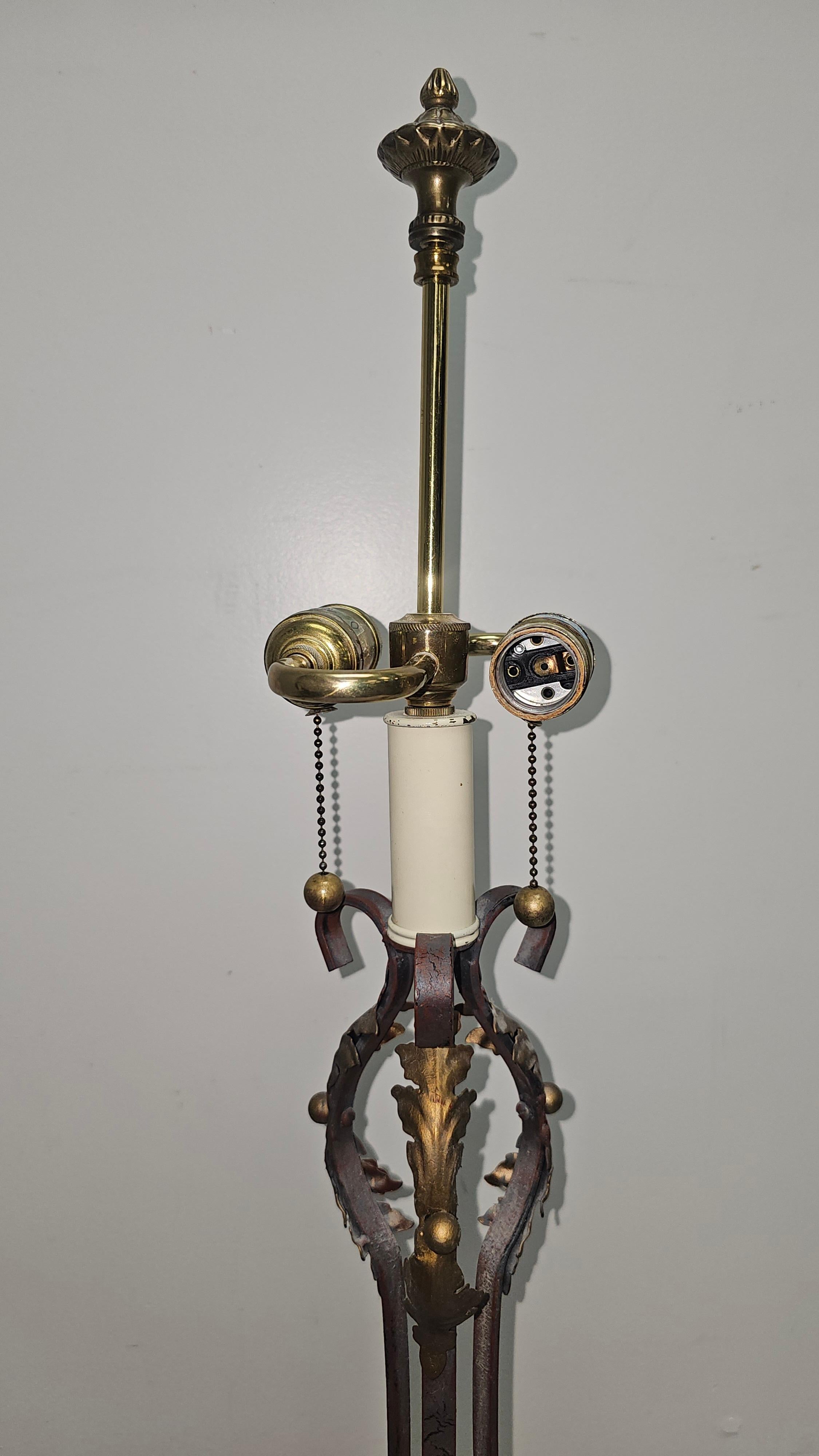 Paire de lampes de table en métal patiné de style Renaissance française en vente 3