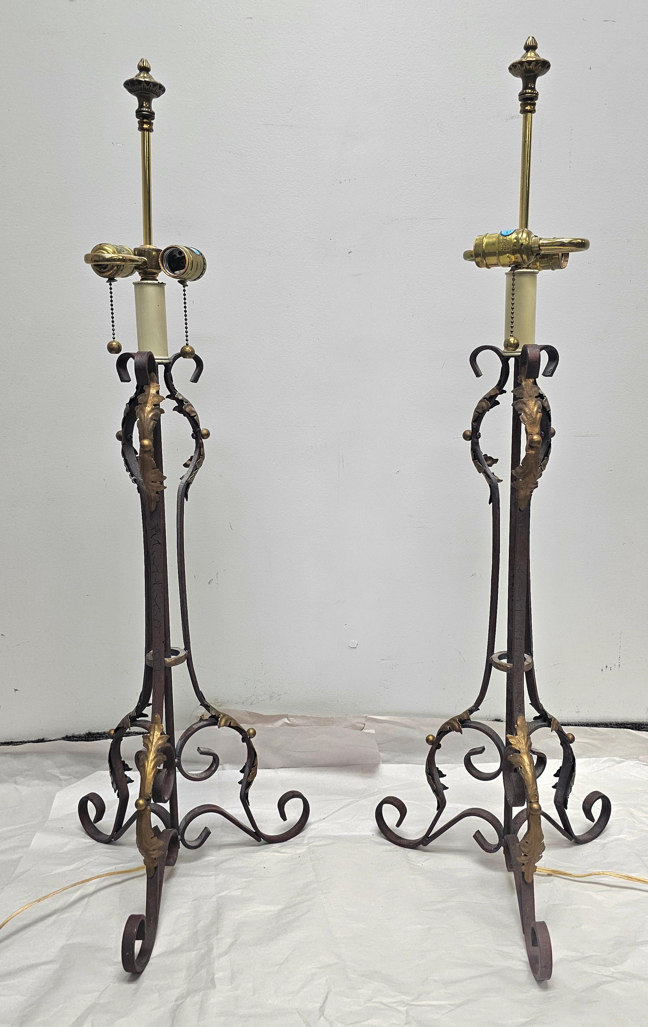 Paire de lampes de table en métal patiné de style Renaissance française Bon état - En vente à Germantown, MD