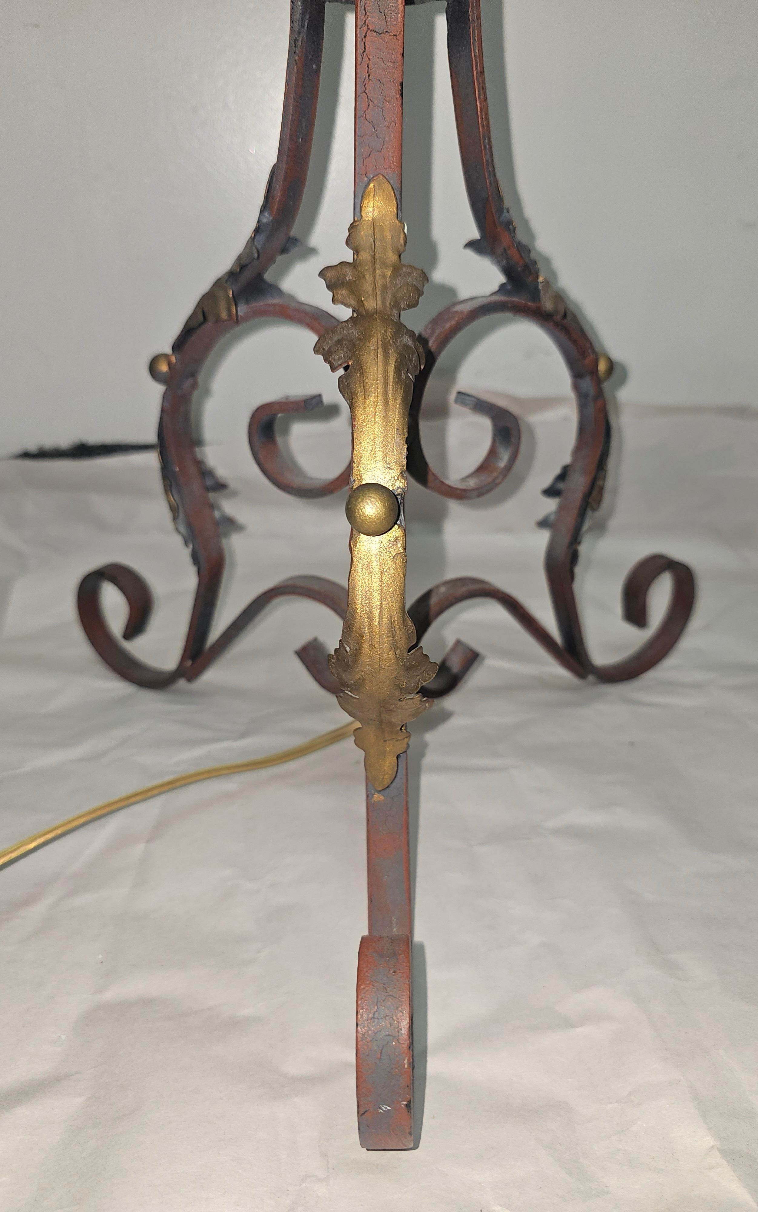 20ième siècle Paire de lampes de table en métal patiné de style Renaissance française en vente