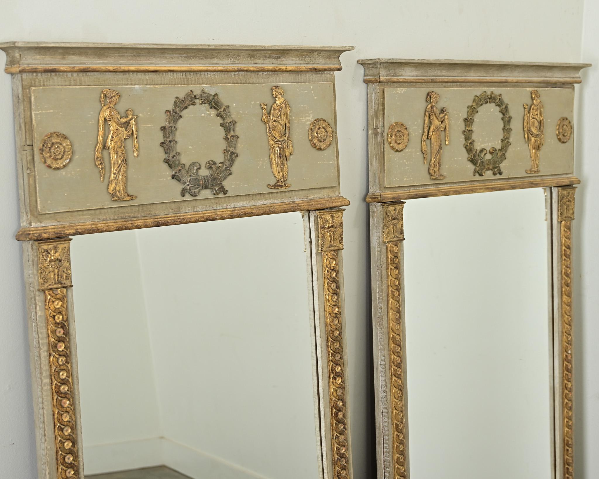20ième siècle Paire de Trumeaus français de reproduction de style Empire en vente