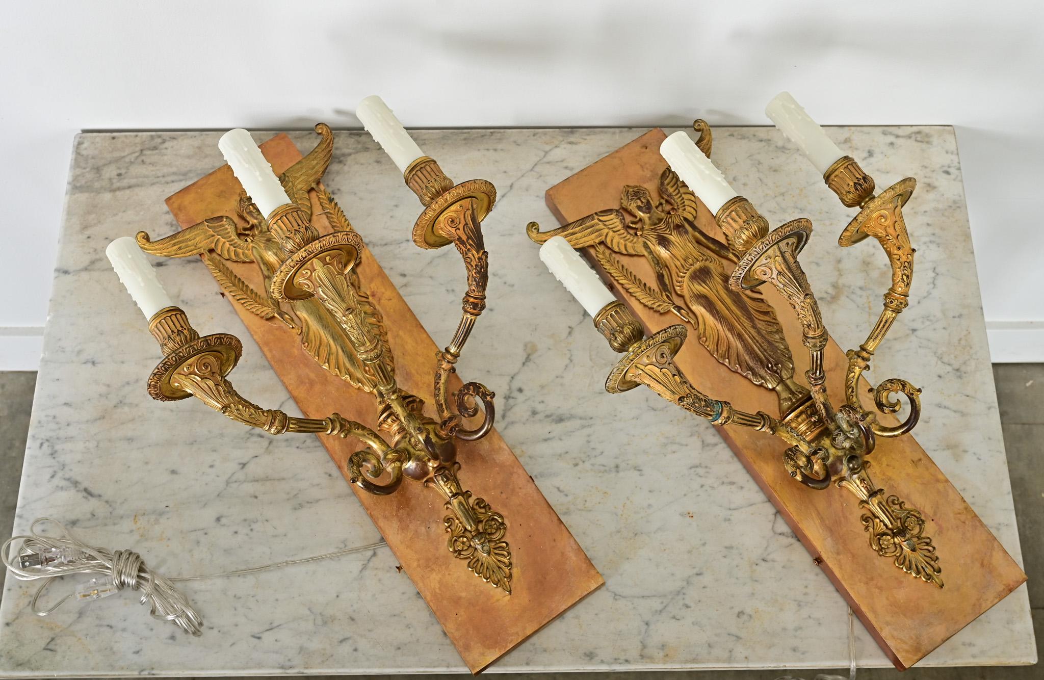 Pair of French Restauration Gilt Bronze Sconces For Sale 1