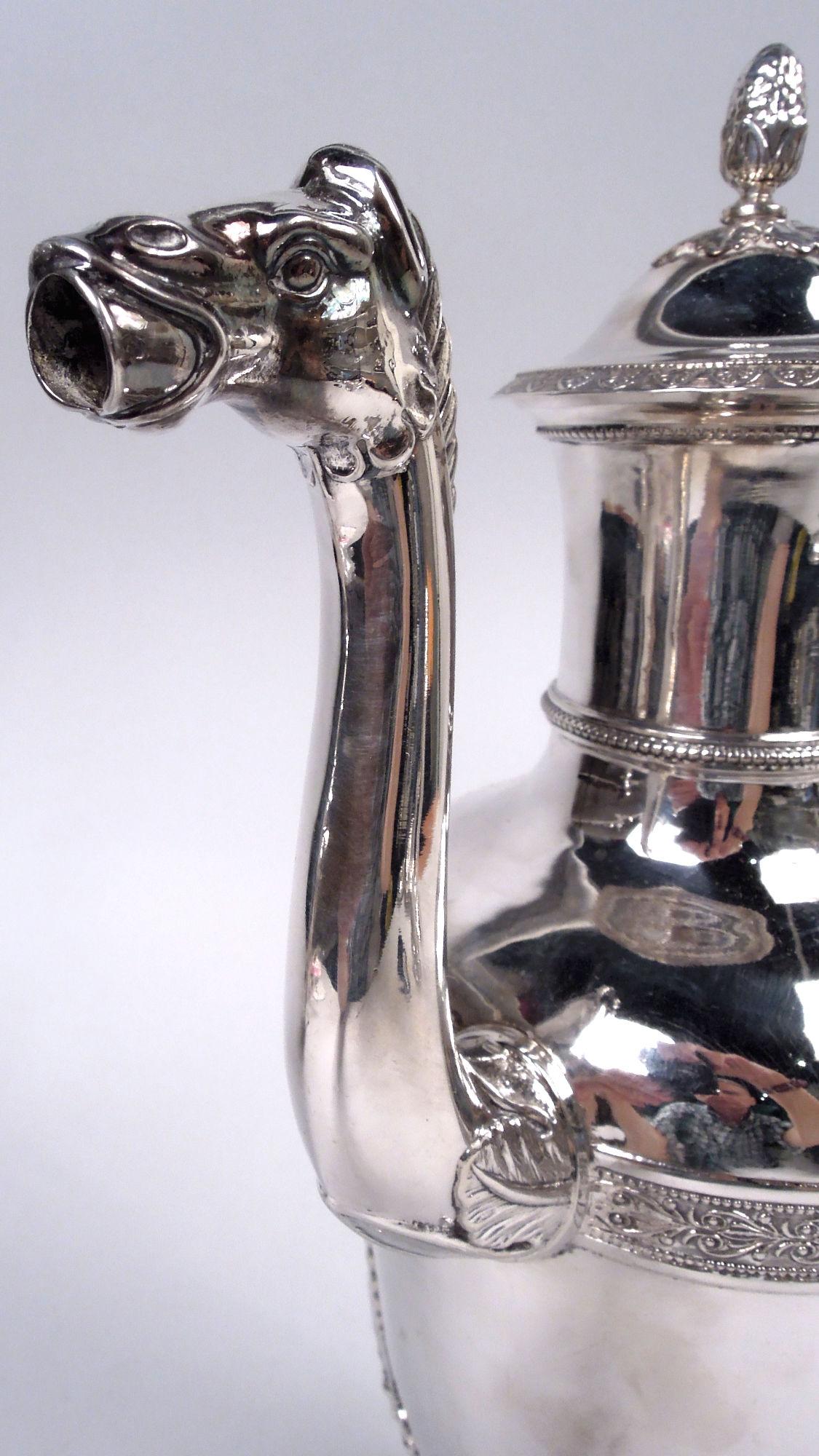 Paar französische Restaurationskaffeekannen aus Silber mit Pferdekopfausgießern im Angebot 3