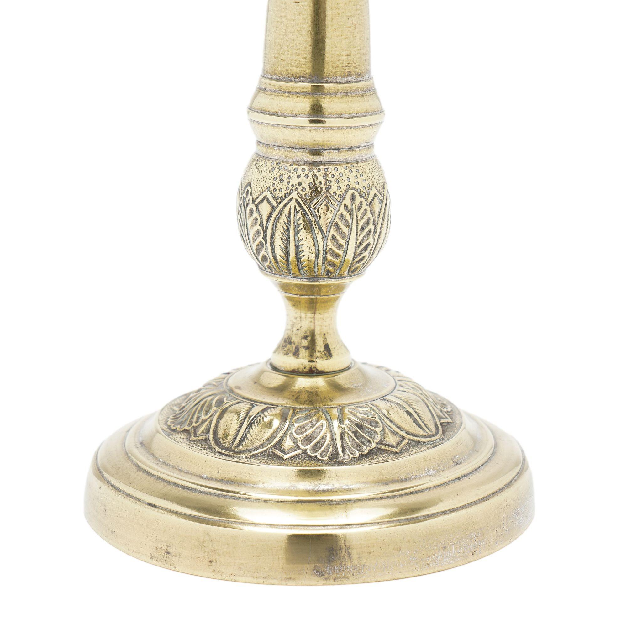 Coppia di candelieri in ottone argentato della Restaurazione francese, 1815-30 ca. in vendita 1