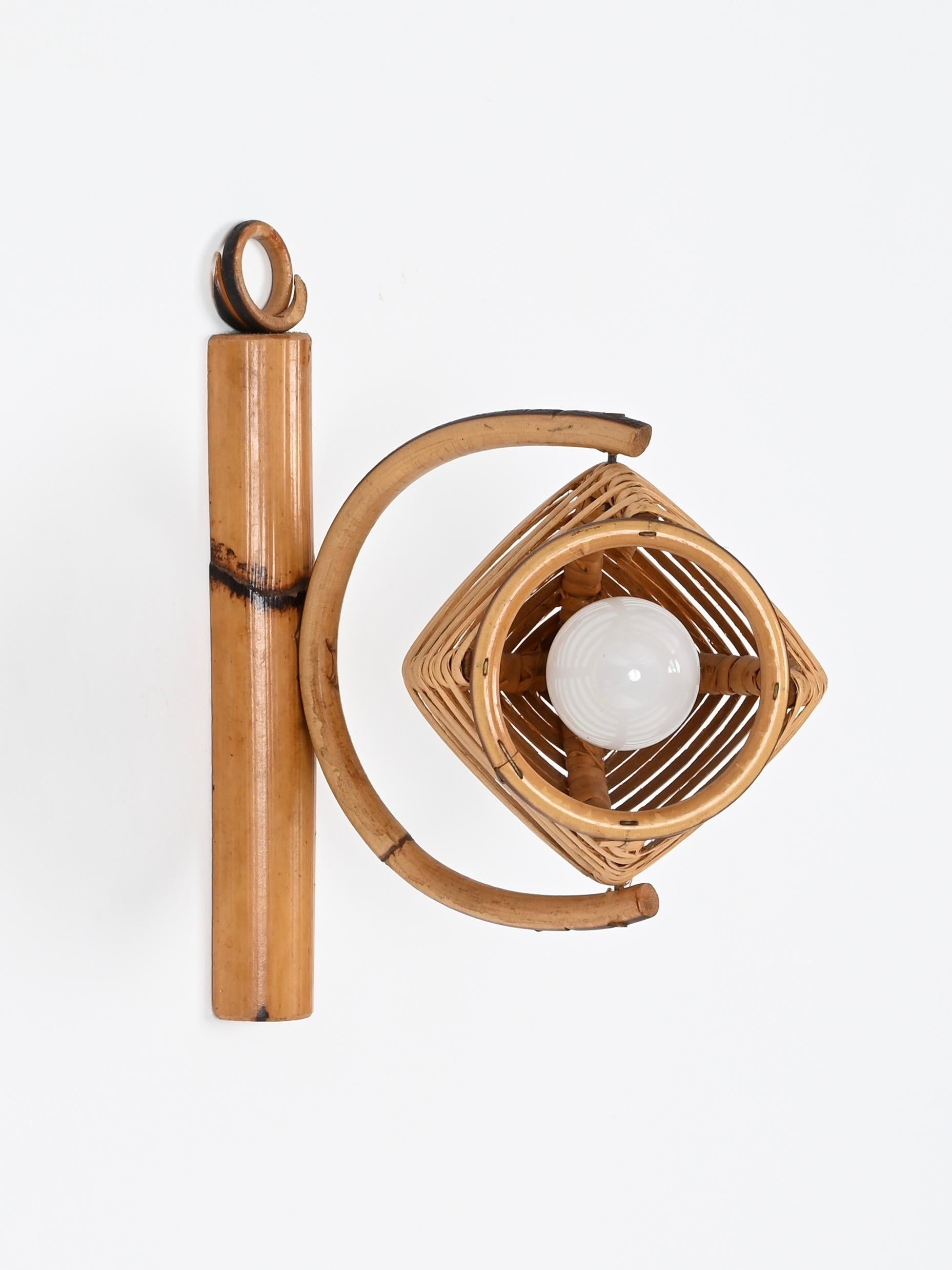 Coppia di applique regolabili della Costa Azzurra in rattan, Louis Sognot, anni '60 in vendita 3
