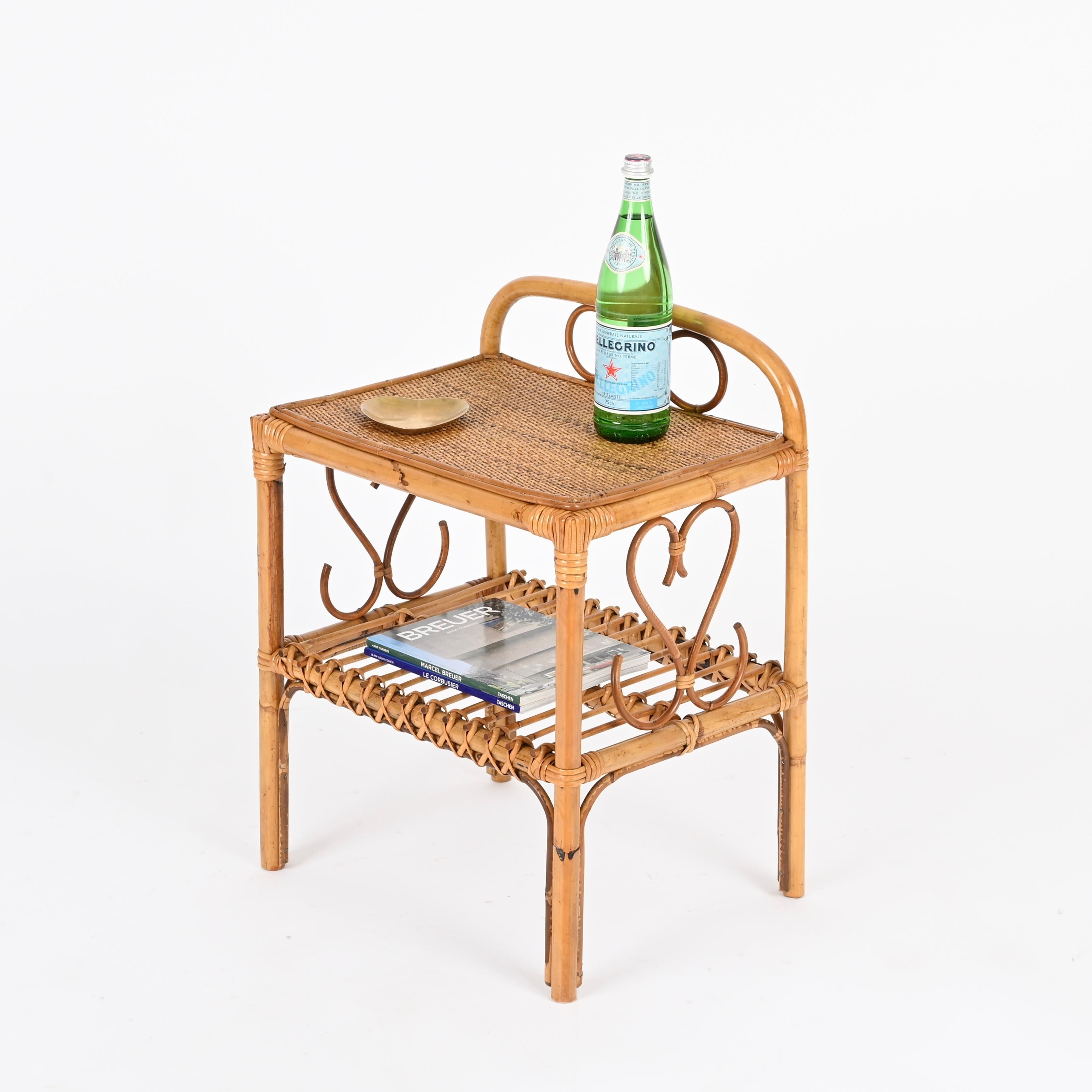 20ième siècle Paire de tables de nuit de la Côte d'Azur en bambou, rotin et osier, Italie, années 1960 en vente