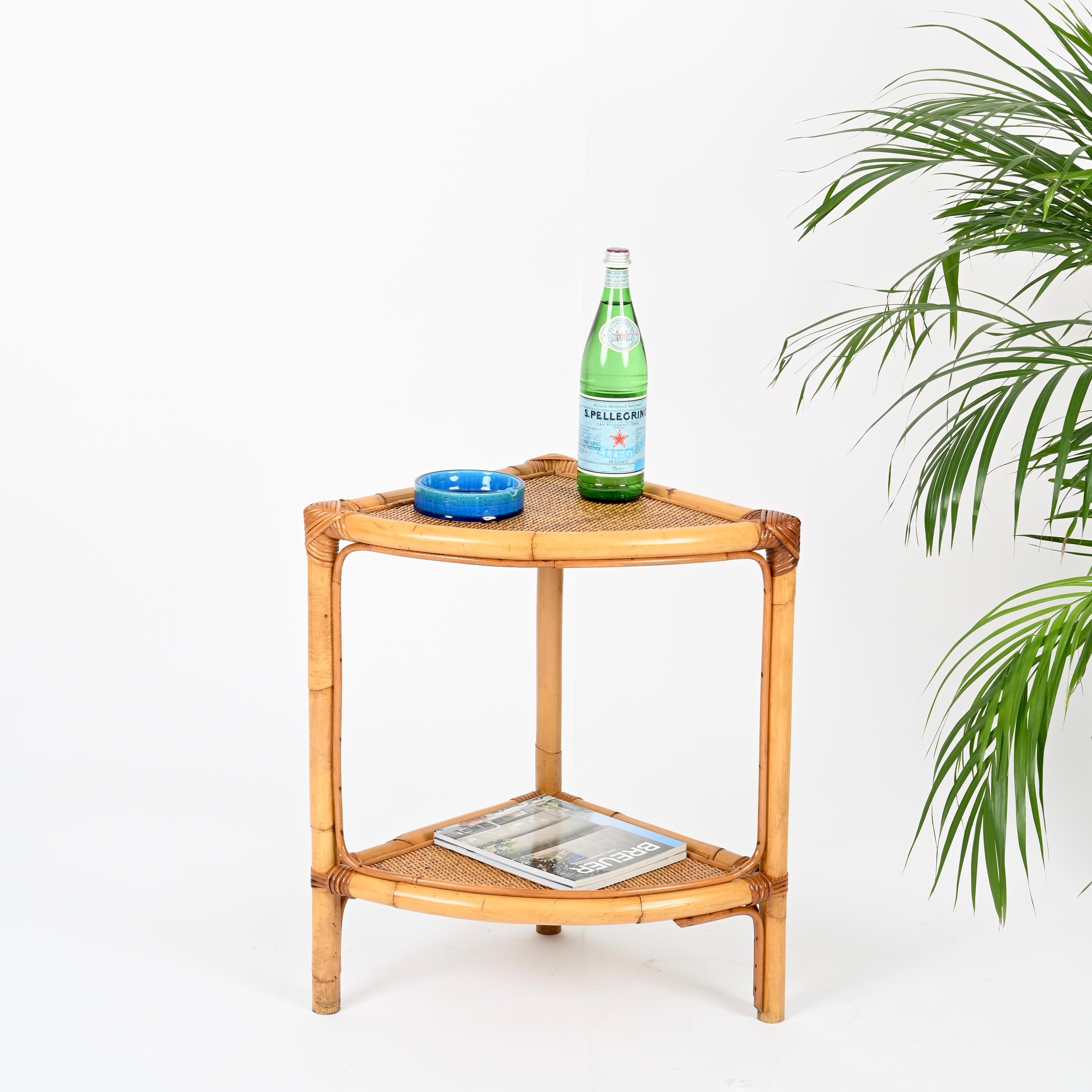 Pair of French Riviera Nightstands or Side Tables in Bamboo, Rattan, Italy 1970s en vente 5