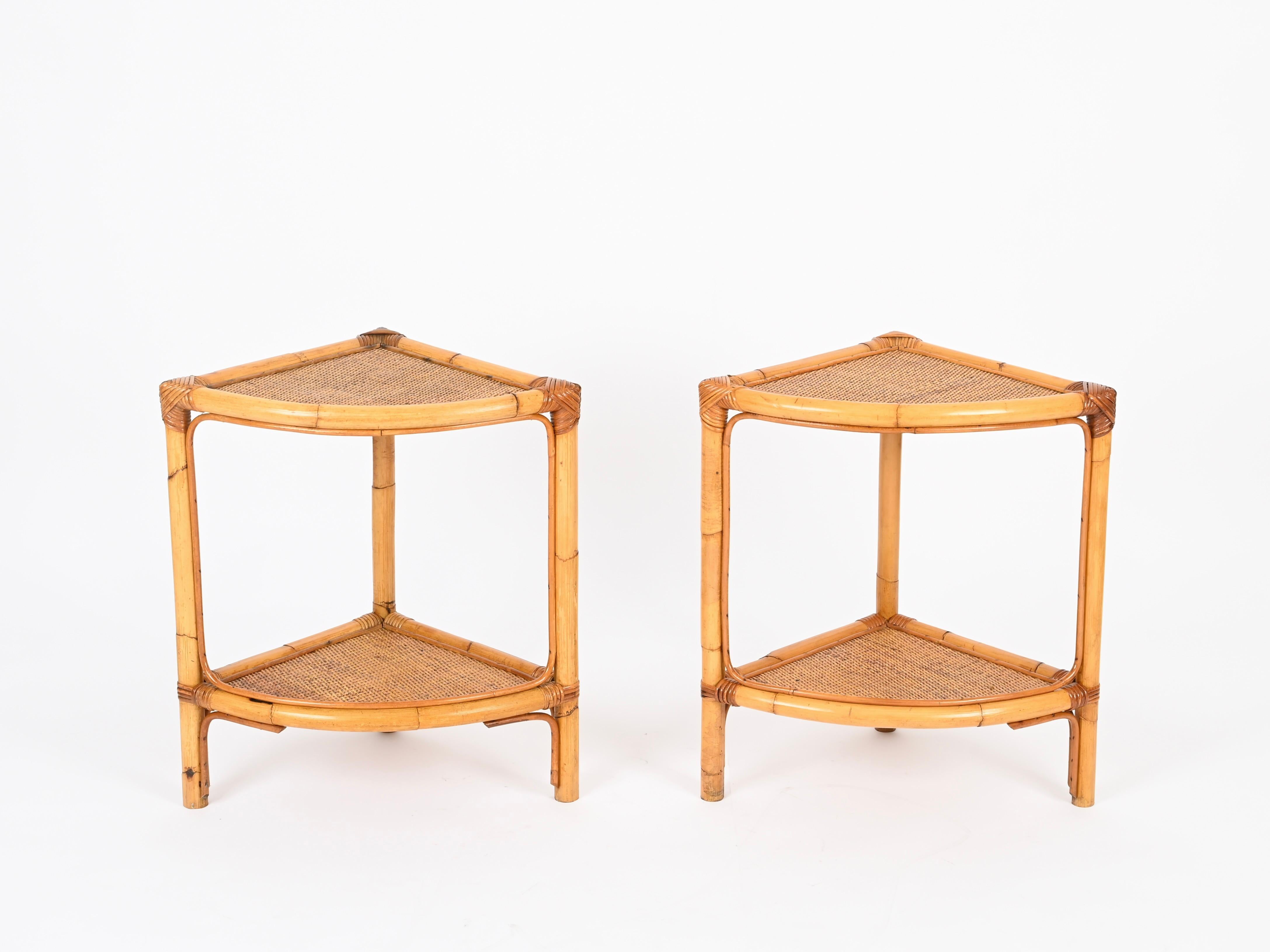 Mid-Century Modern Pair of French Riviera Nightstands or Side Tables in Bamboo, Rattan, Italy 1970s en vente
