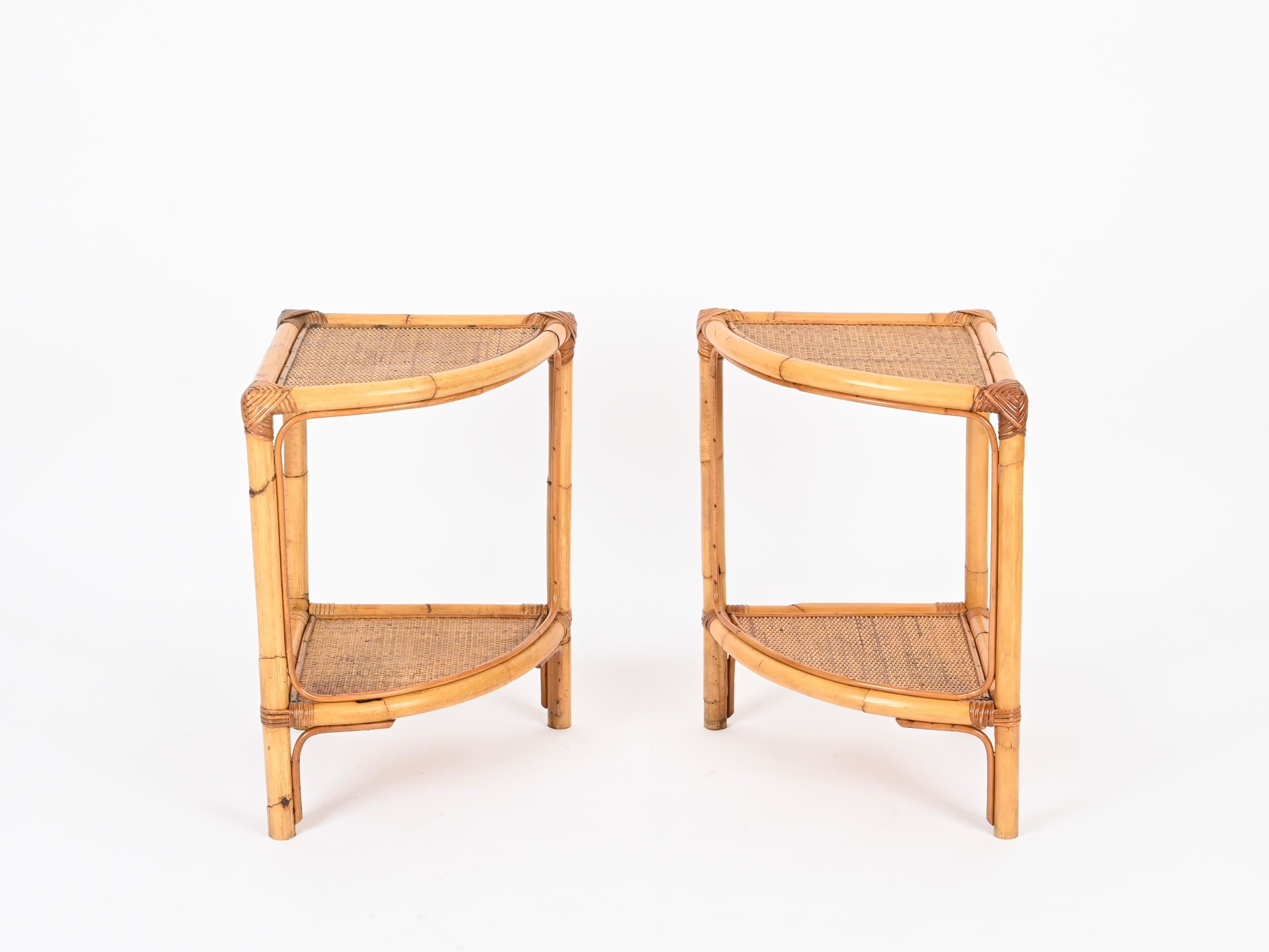 italien Pair of French Riviera Nightstands or Side Tables in Bamboo, Rattan, Italy 1970s en vente