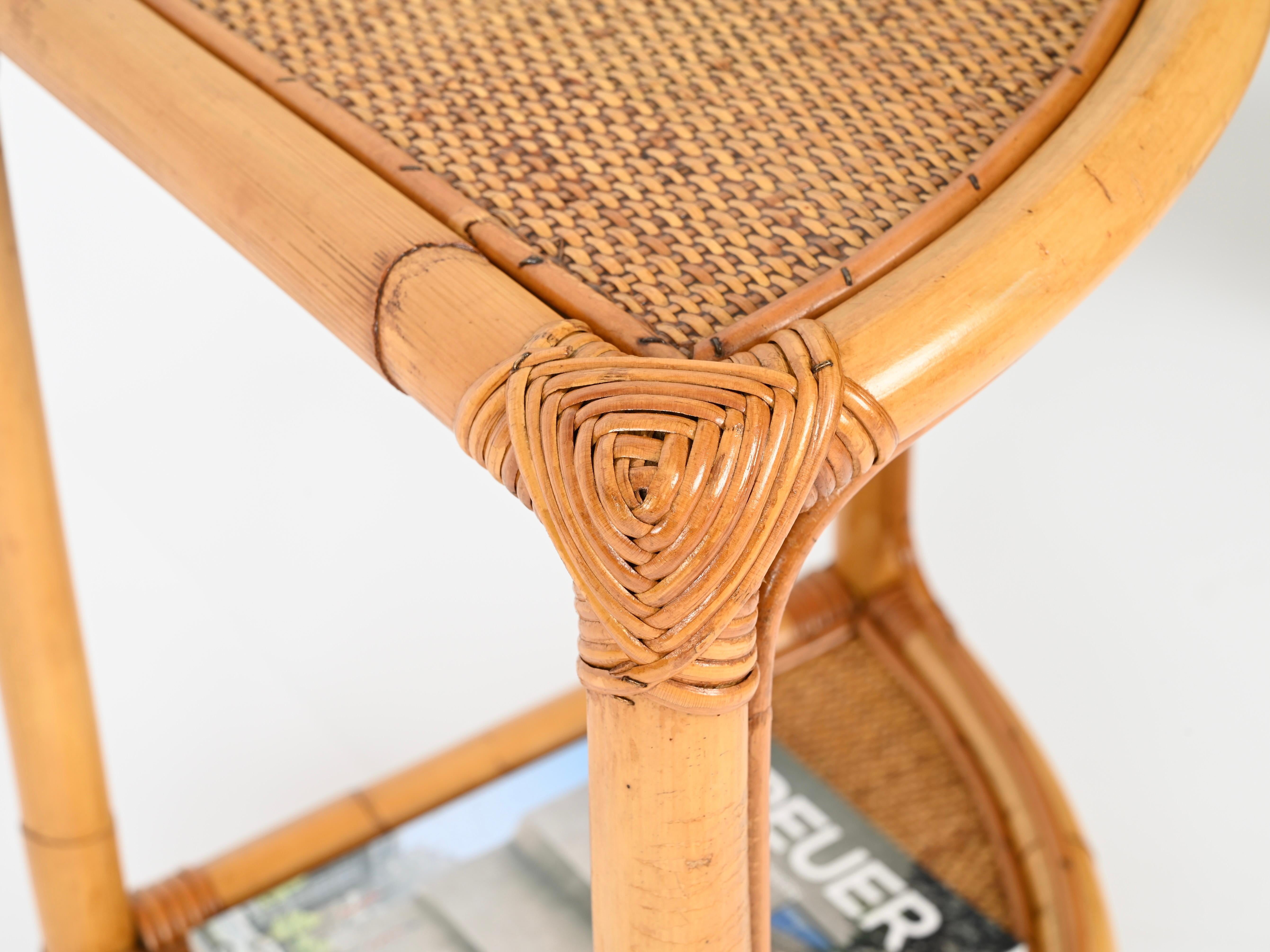 Fait main Pair of French Riviera Nightstands or Side Tables in Bamboo, Rattan, Italy 1970s en vente